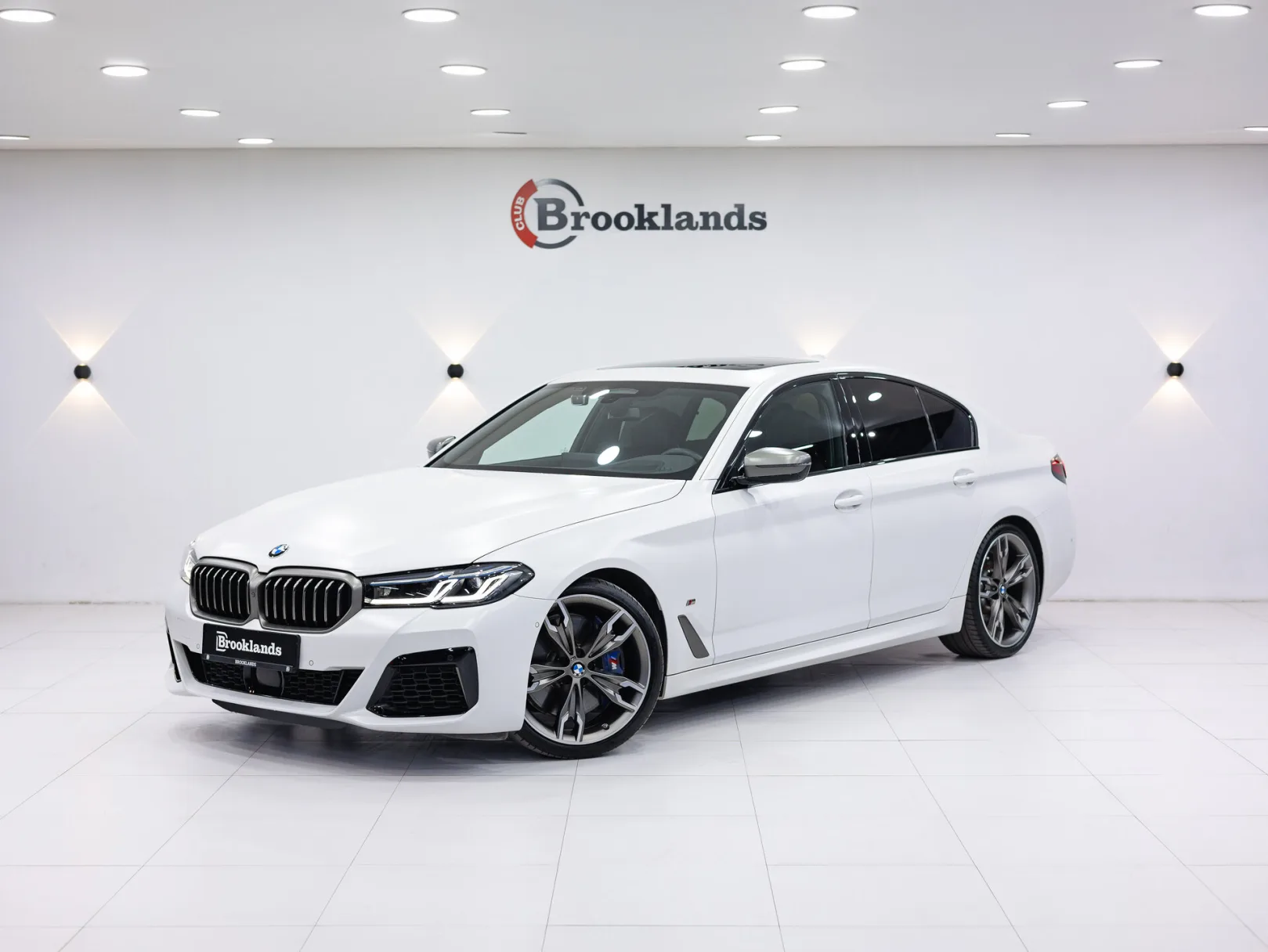 BMW 5 серии M550i xDrive M Special Edition 21 VII (G30/G31/G38) Рестайлинг, 2022 — экстерьер, фото 1