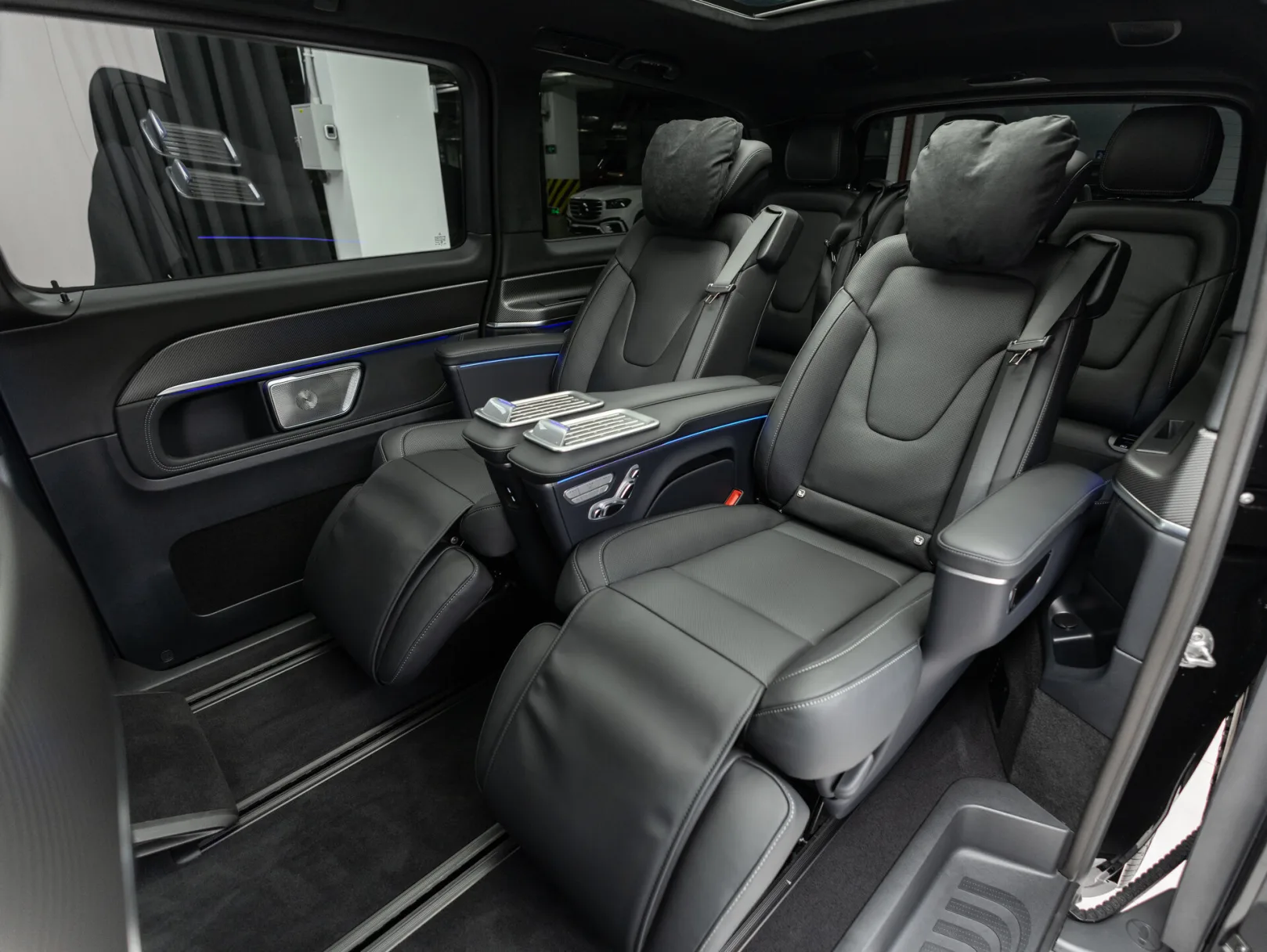 Mercedes-Benz V-Класс Exclusive AMG Line III (W447) Рестайлинг 2, 2026 — экстерьер, фото 7