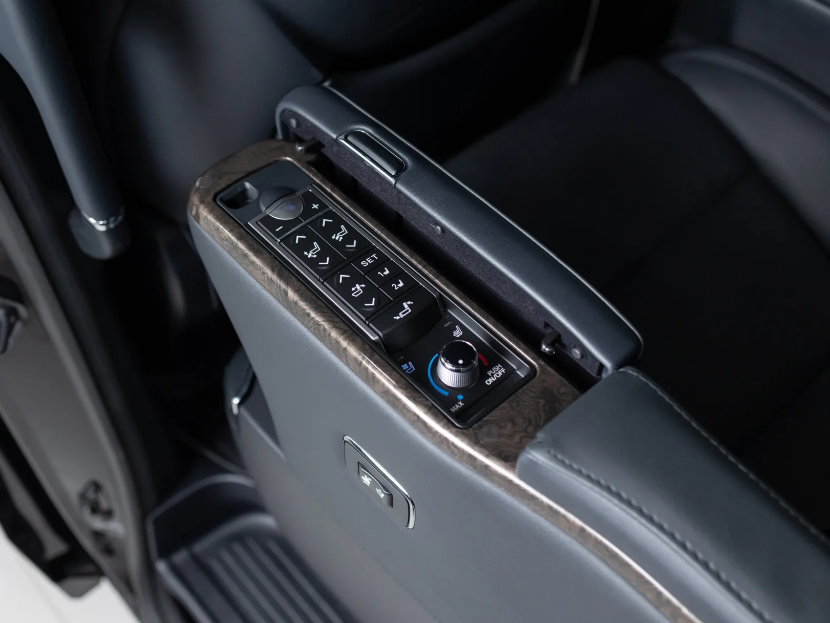 Toyota Alphard Executive Lounge III Рестайлинг, 2021 — экстерьер, фото 8