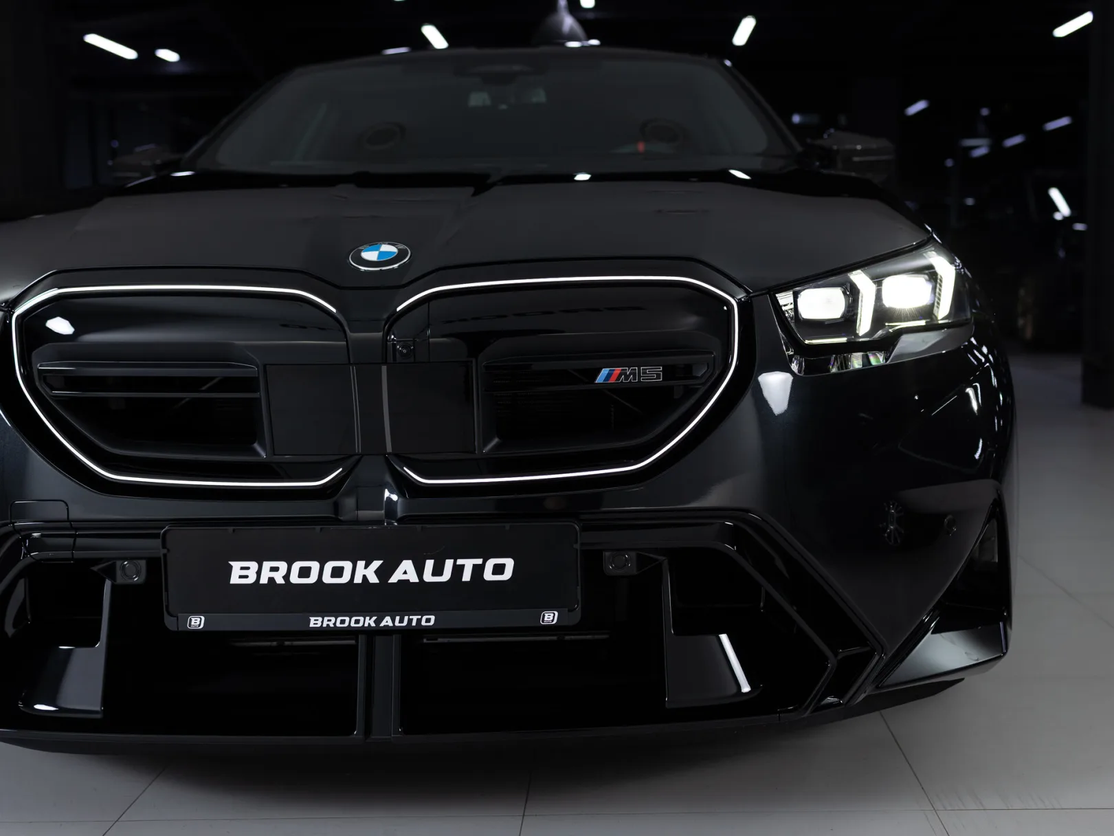 BMW M5 VII (G90), 2025 — экстерьер, фото 33