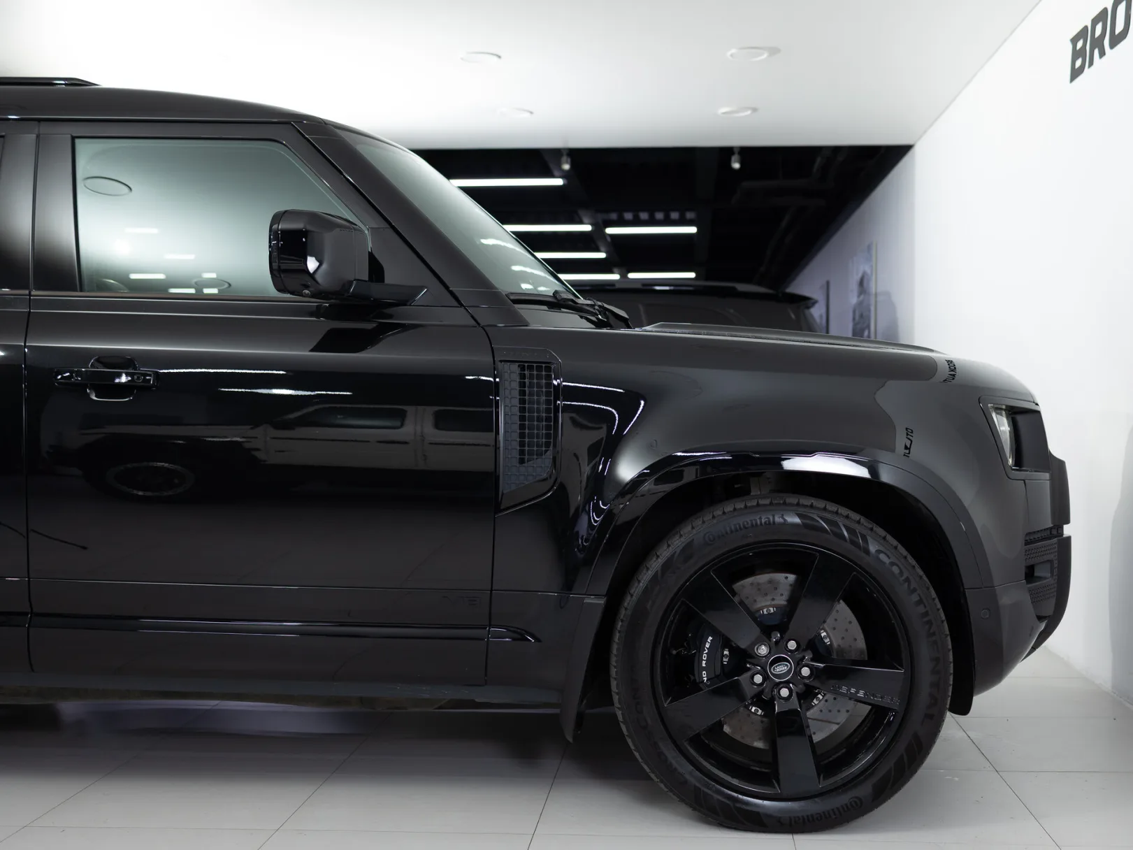 Land Rover Defender Bond Edition II, 2021 — экстерьер, фото 34