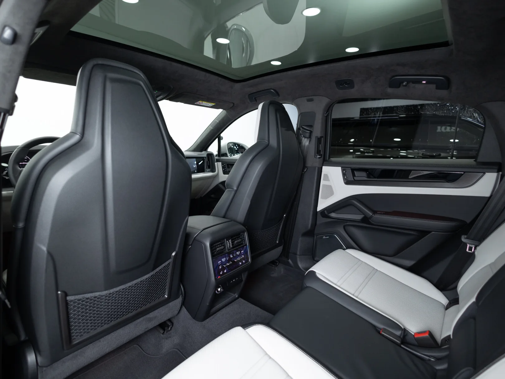 Porsche Cayenne GTS Coupé III Рестайлинг, 2024 — экстерьер, фото 26