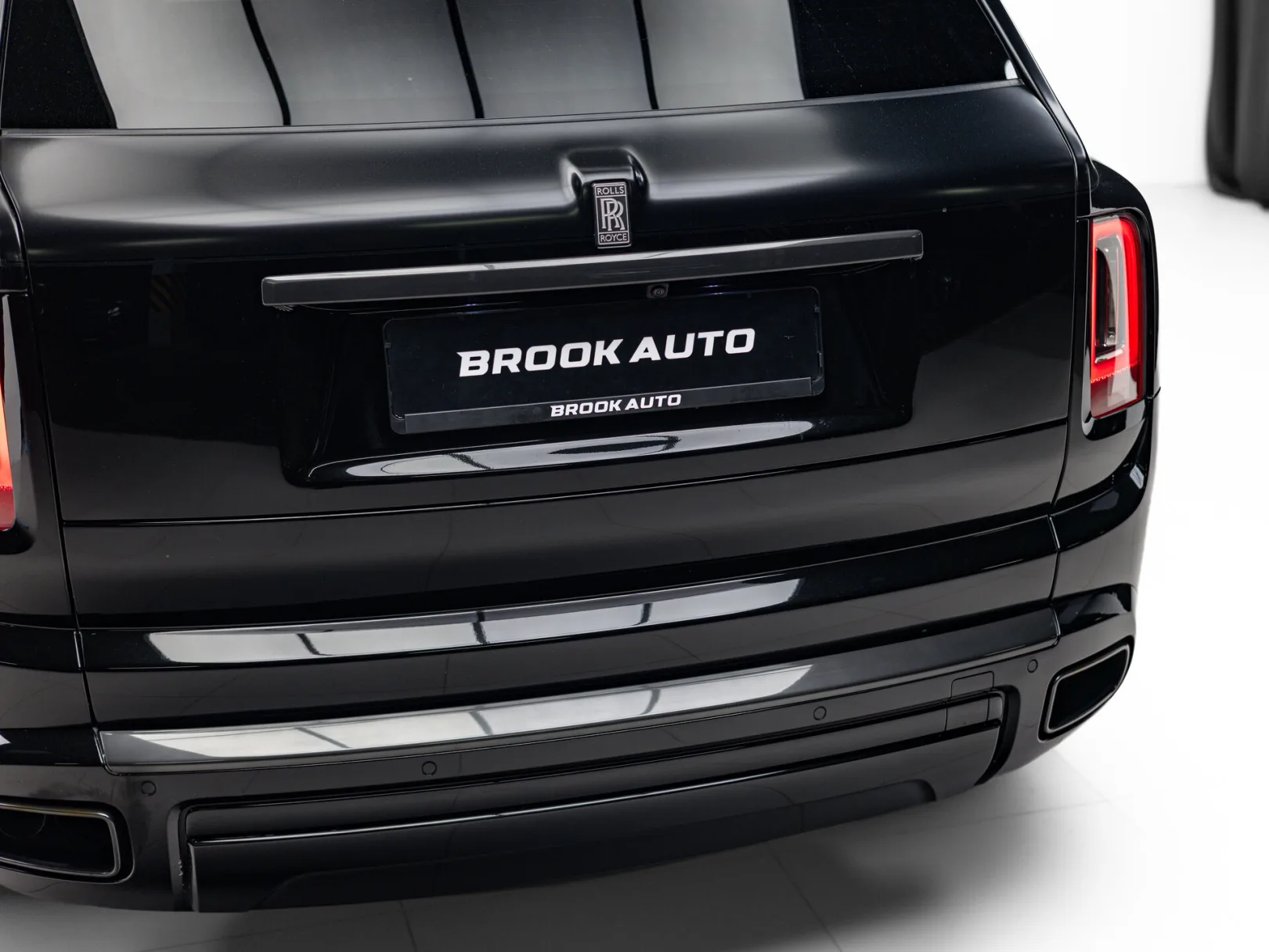 Rolls-Royce Cullinan Individual I (Series I), 2021 — экстерьер, фото 37