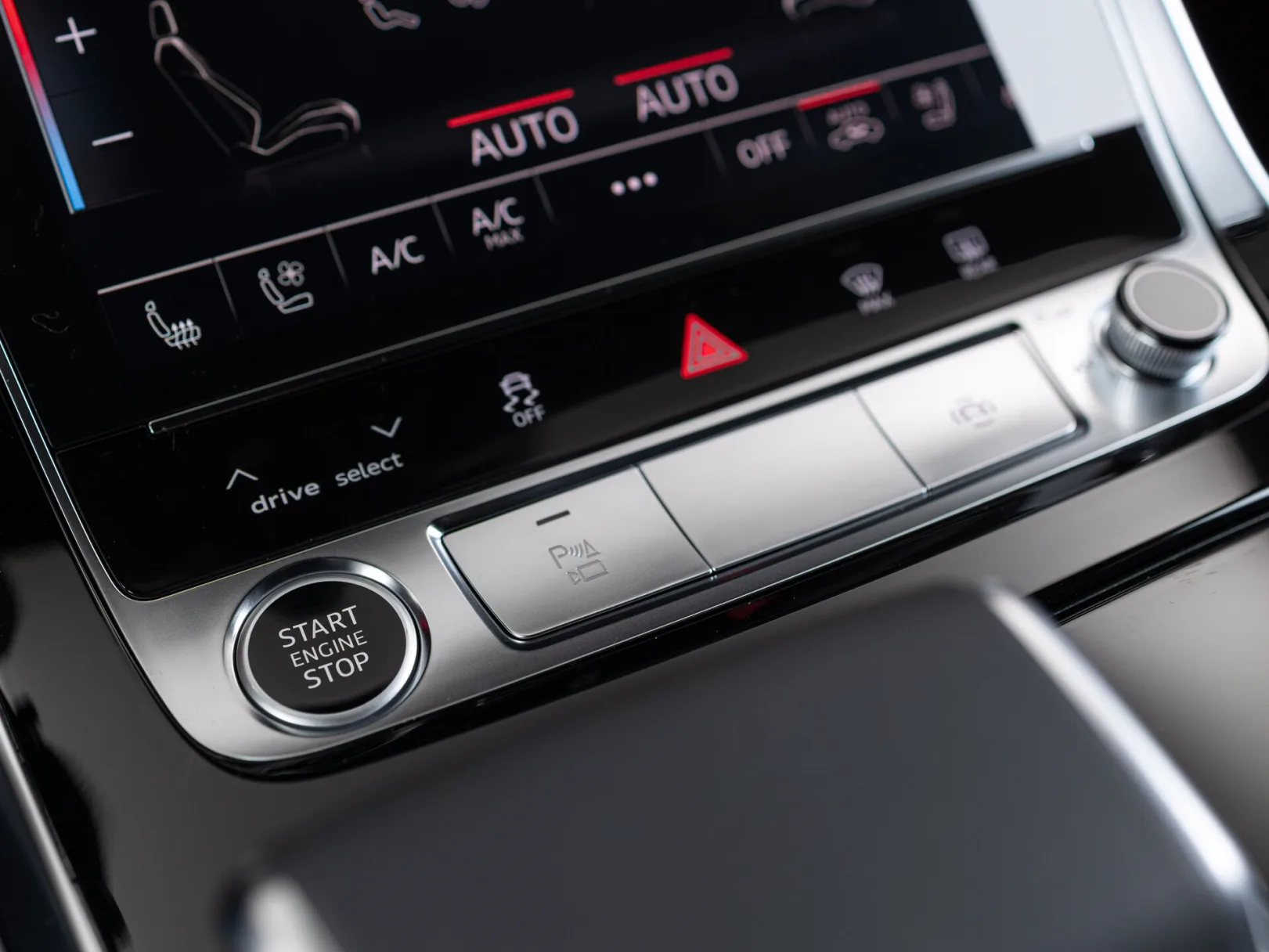 Audi Q7 55 TFSI quattro tiptronic II (4M) Рестайлинг 2, 2024 — экстерьер, фото 17