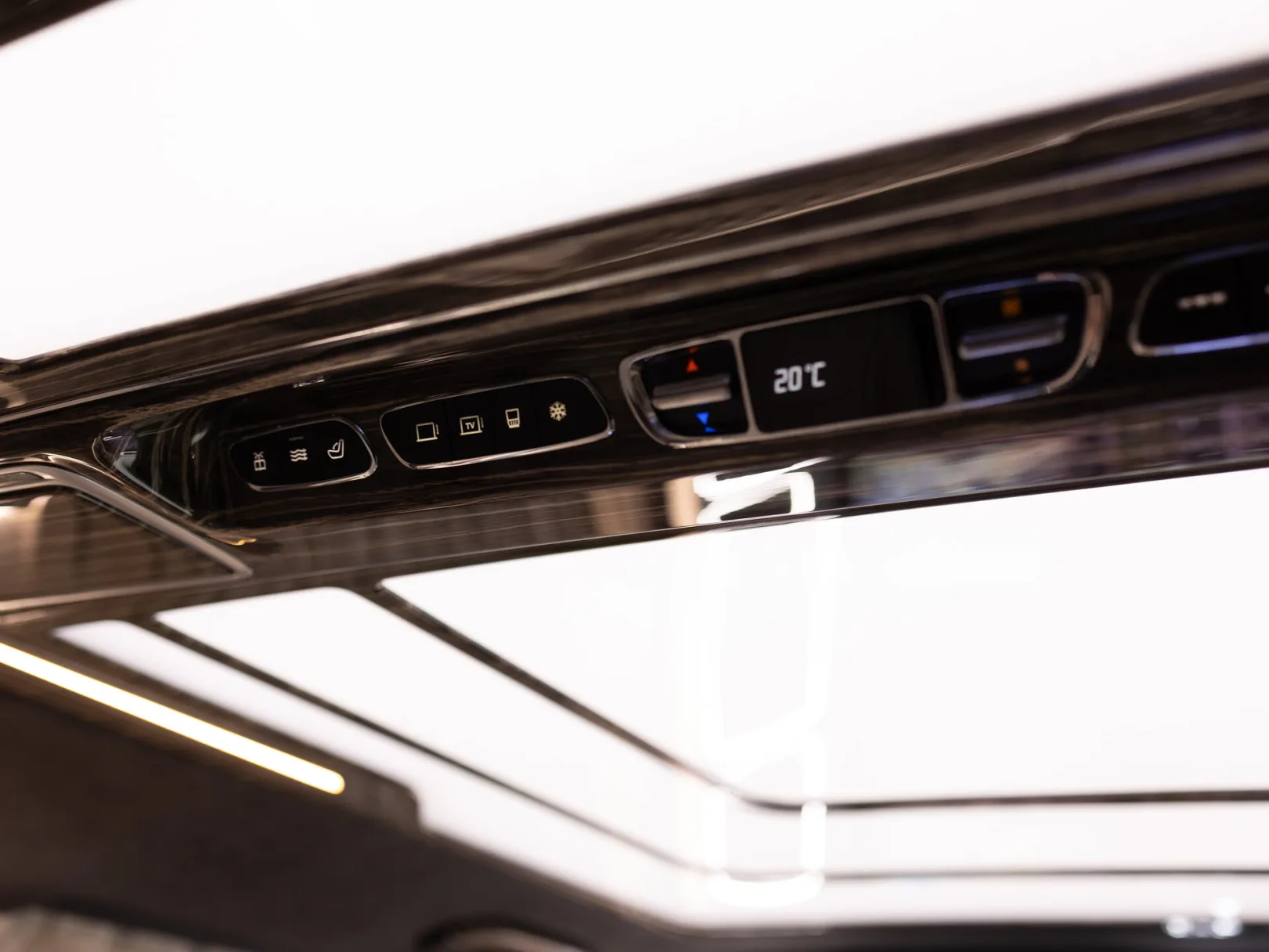 Mercedes-Benz V-Класс VIP III (W447) Рестайлинг, 2021 — экстерьер, фото 17