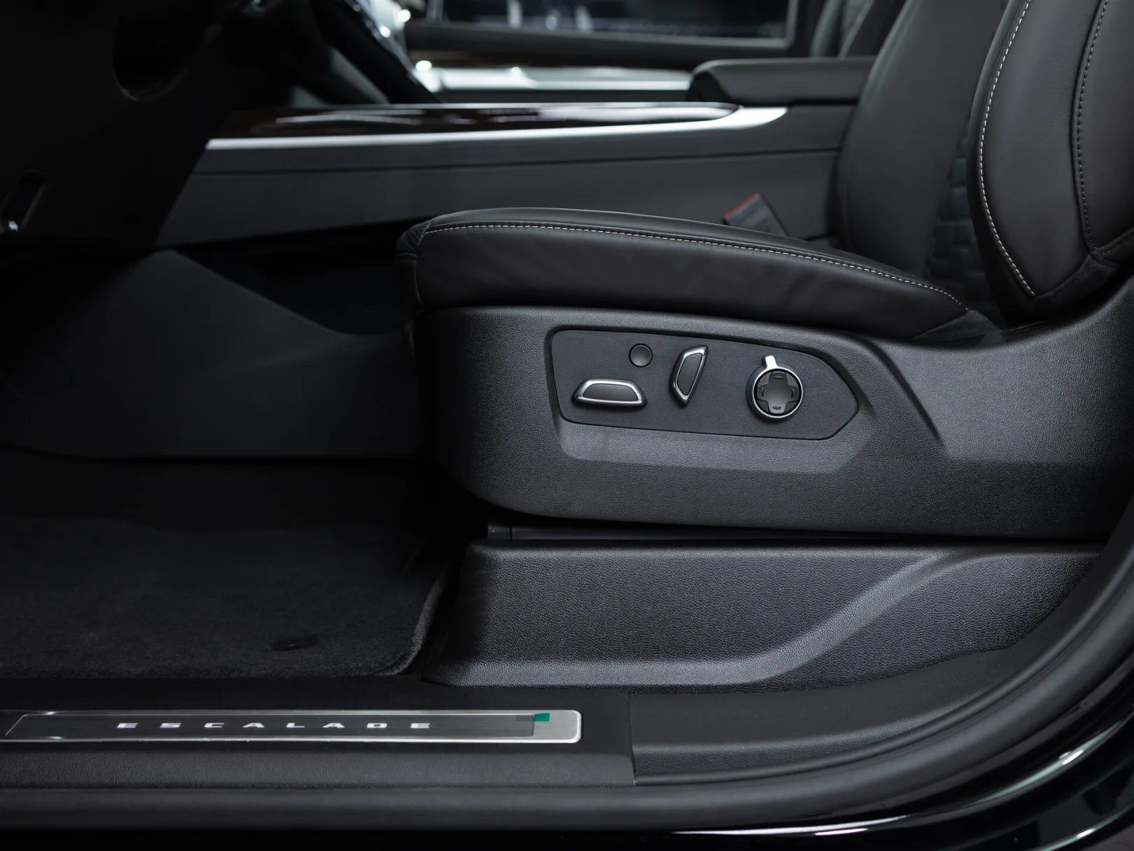 Cadillac Escalade Sport Platinum V Рестайлинг, 2025 — экстерьер, фото 13