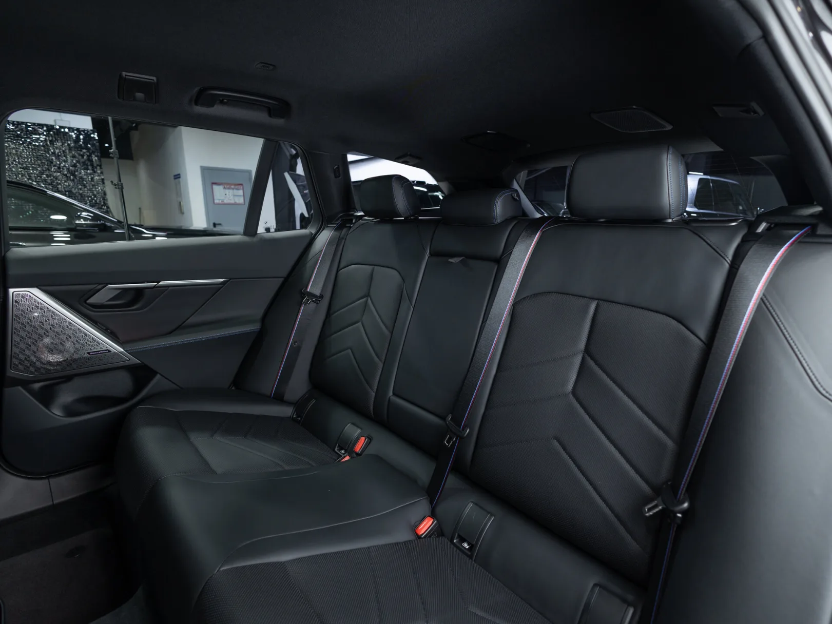 BMW 5 серии 520d xDrive Touring VIII (G60/G61/G68), 2024 — экстерьер, фото 29