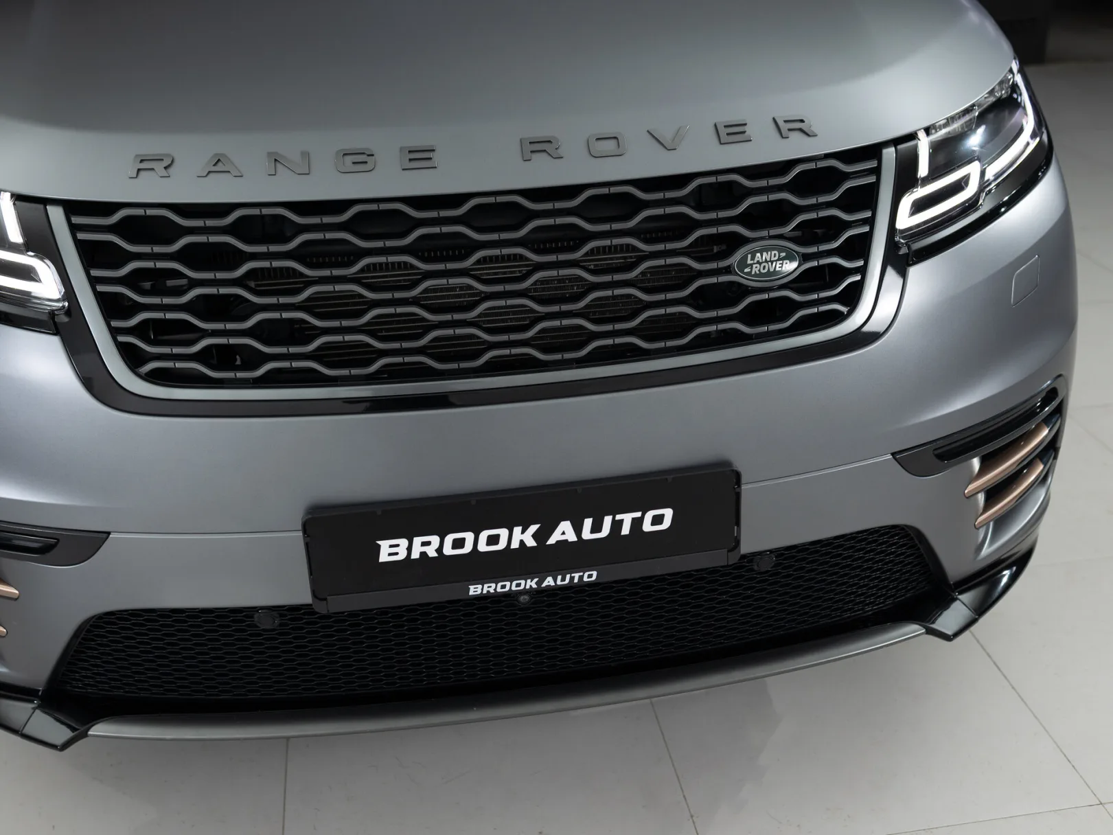 Land Rover Range Rover Velar R-Dynamic Base I, 2019 — экстерьер, фото 30