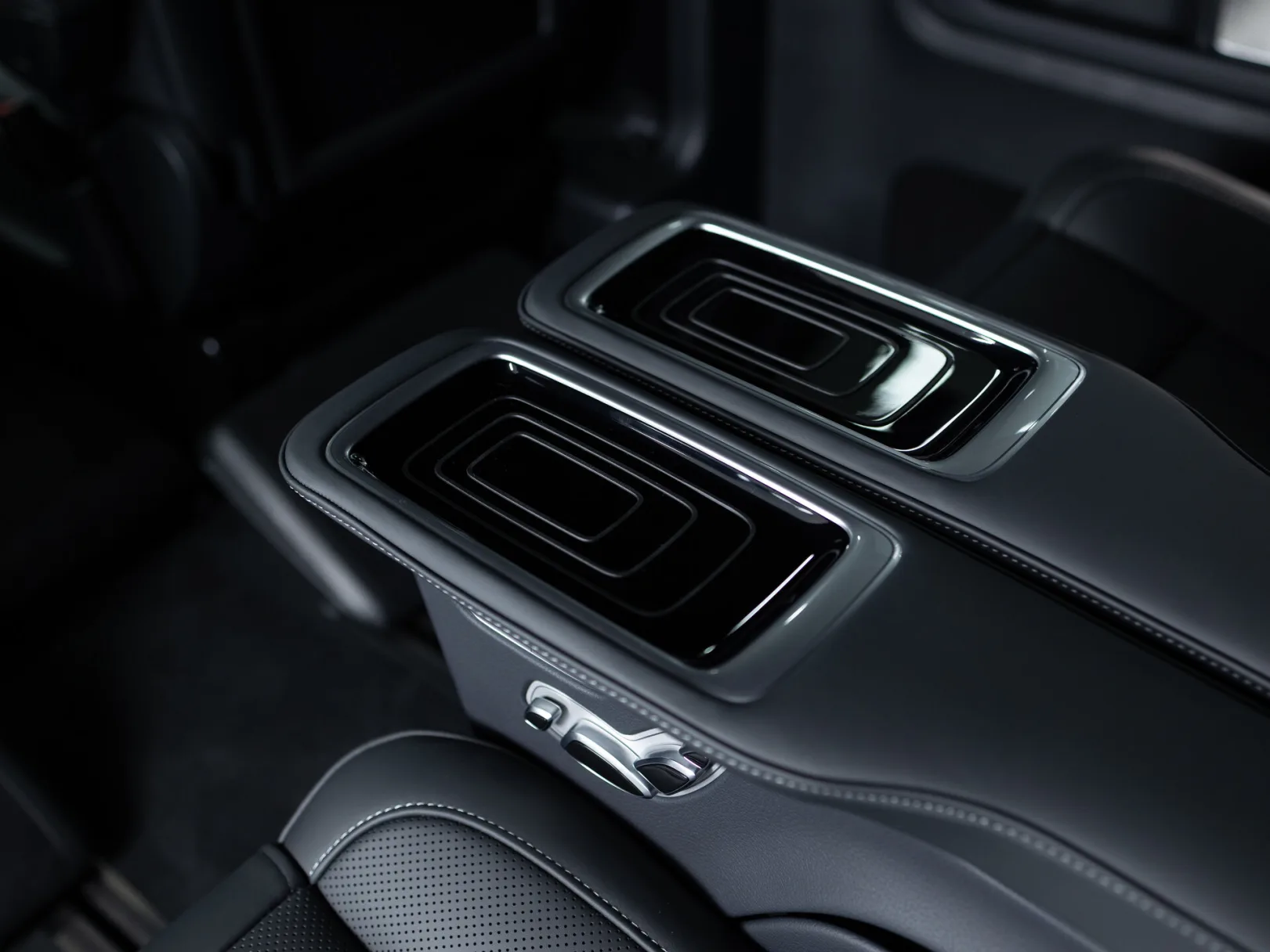 Mercedes-Benz V-Класс Exclusive III (W447) Рестайлинг 2, 2024 — экстерьер, фото 34