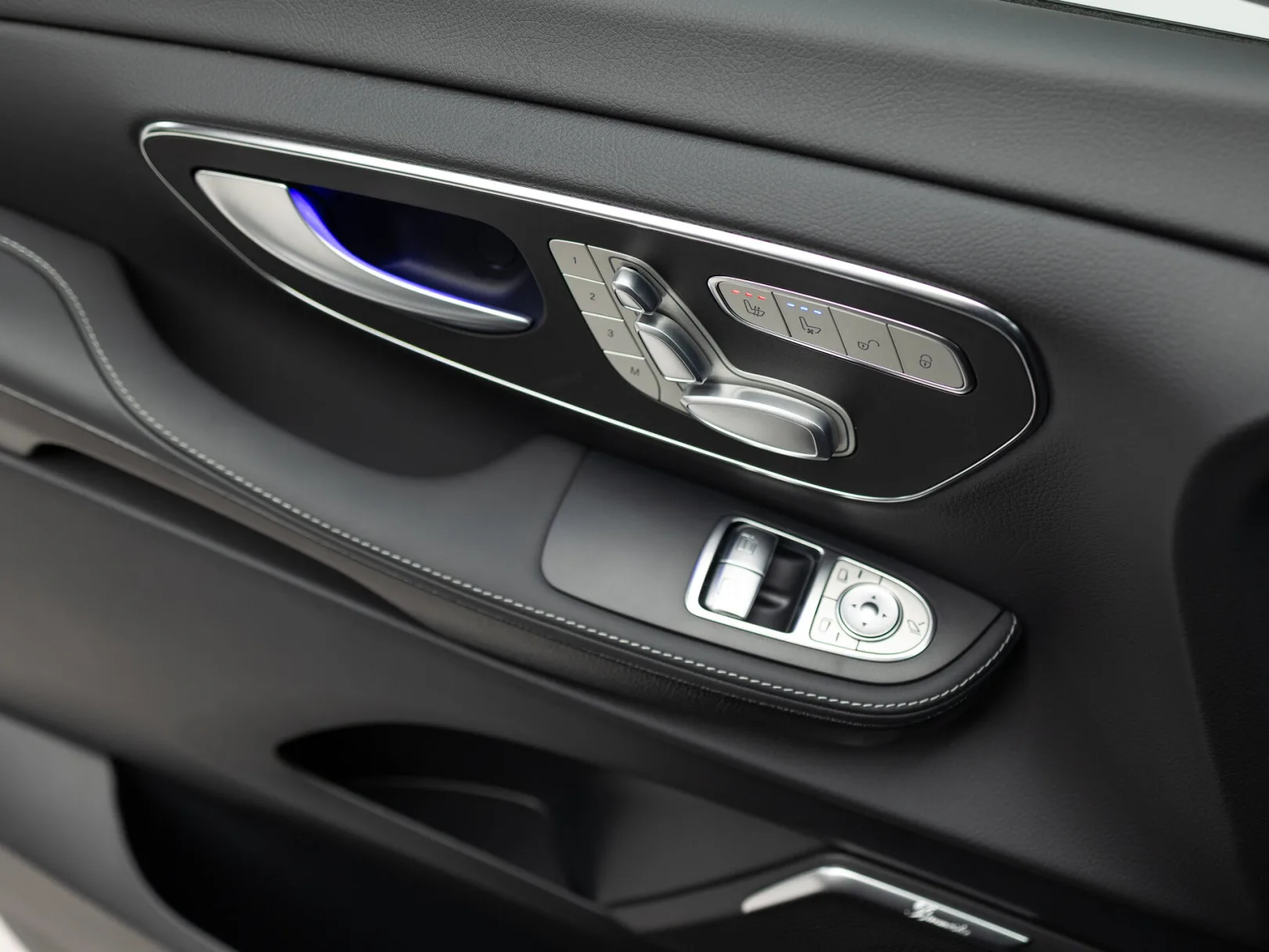Mercedes-Benz V-Класс Exclusive AMG Line III (W447) Рестайлинг 2, 2026 — экстерьер, фото 10