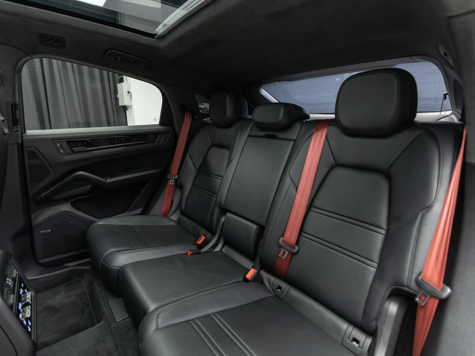 Porsche Cayenne GTS Coupé III Рестайлинг, 2025 — экстерьер, фото 25