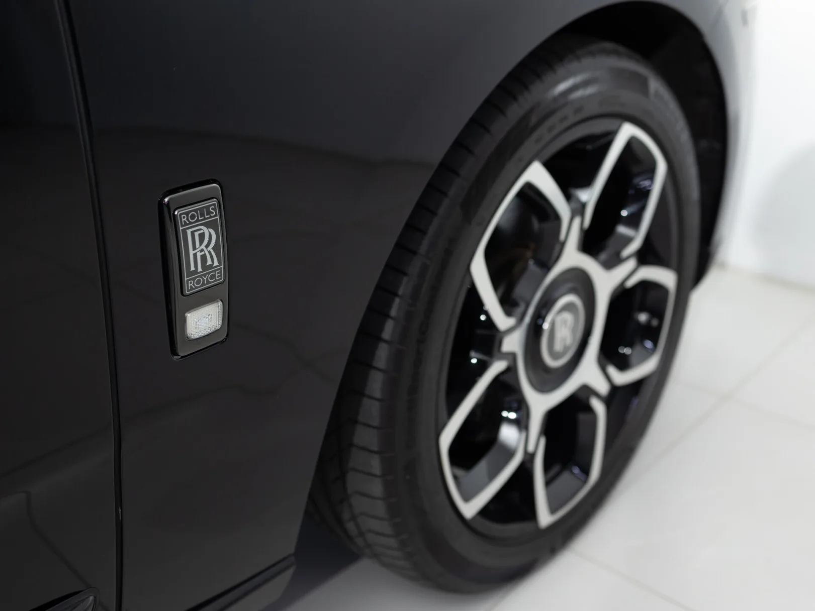 Rolls-Royce Cullinan I (Series I), 2021 — экстерьер, фото 35