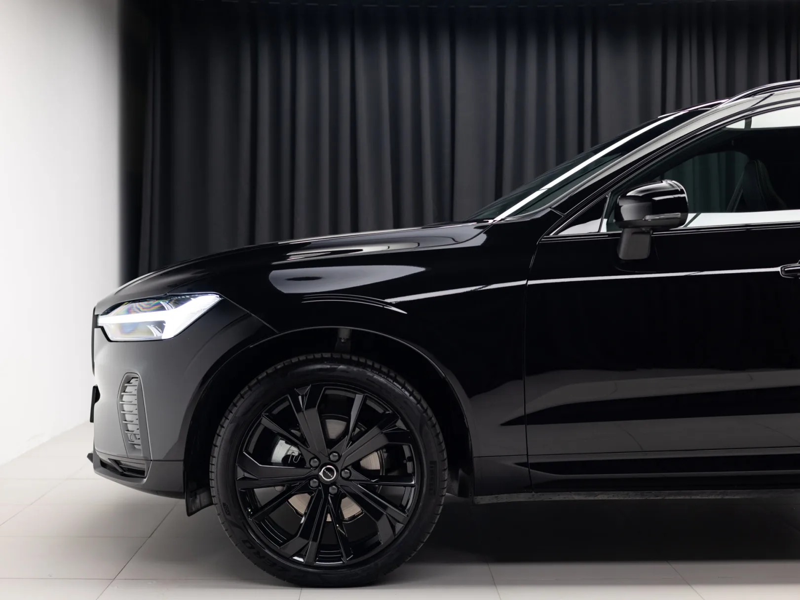 Volvo XC60 Polar Night Black II Рестайлинг 2, 2026 — экстерьер, фото 38