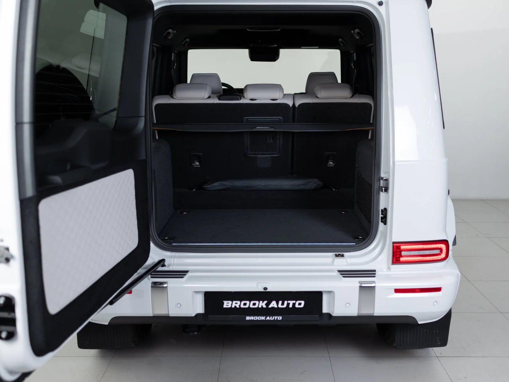 Mercedes-Benz G-Класс G 450 d AMG Line III (W465) Рестайлинг, 2024 — экстерьер, фото 35