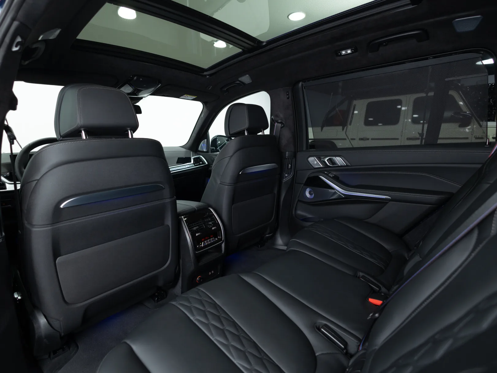 BMW X7 xDrive40d M Sport Pro I (G07) Рестайлинг, 2025 — экстерьер, фото 31
