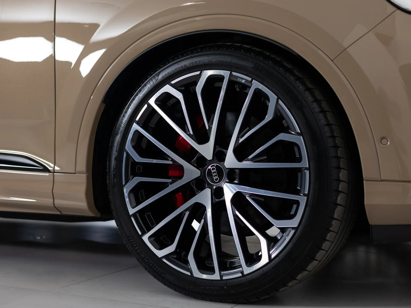 Audi Q7 55 TFSI quattro tiptronic II (4M) Рестайлинг 2, 2024 — экстерьер, фото 32