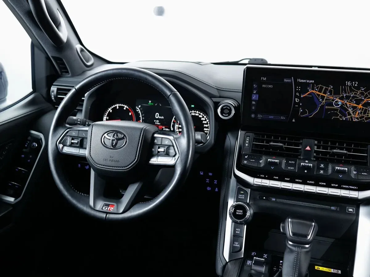 Toyota Land Cruiser 300 Series, 2021 — экстерьер, фото 17