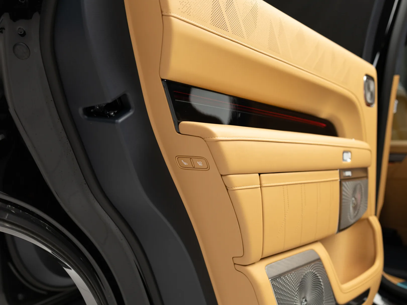 Zeekr 9X Max (6 seats) I, 2026 — экстерьер, фото 23