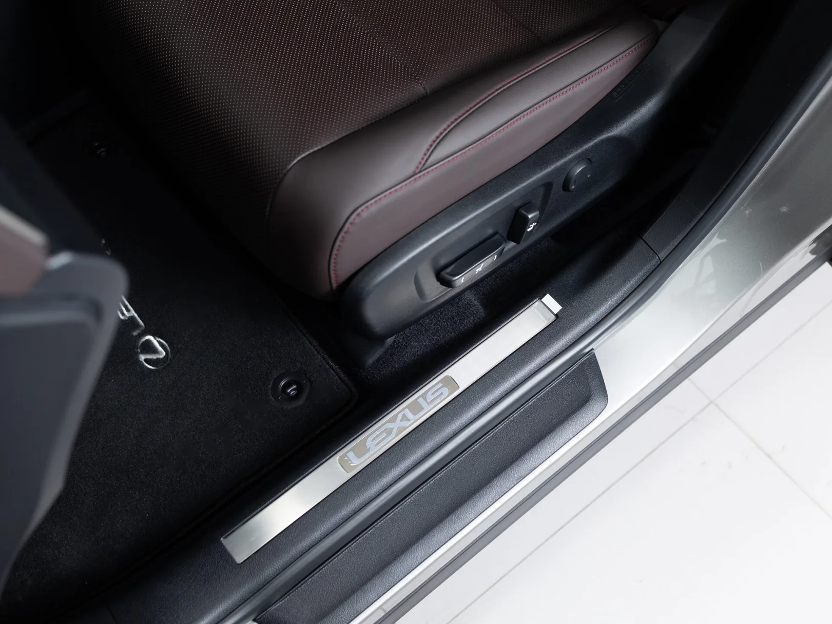Lexus RX IV Рестайлинг, 2022 — экстерьер, фото 11