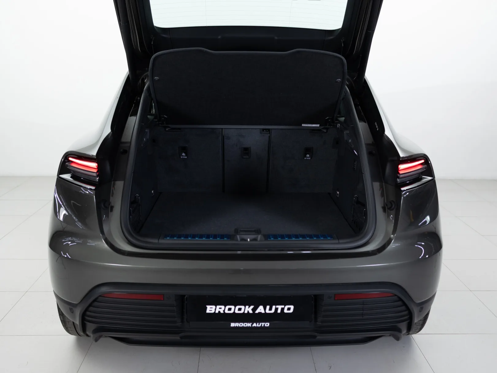 Porsche Macan Electric II, 2025 — экстерьер, фото 30