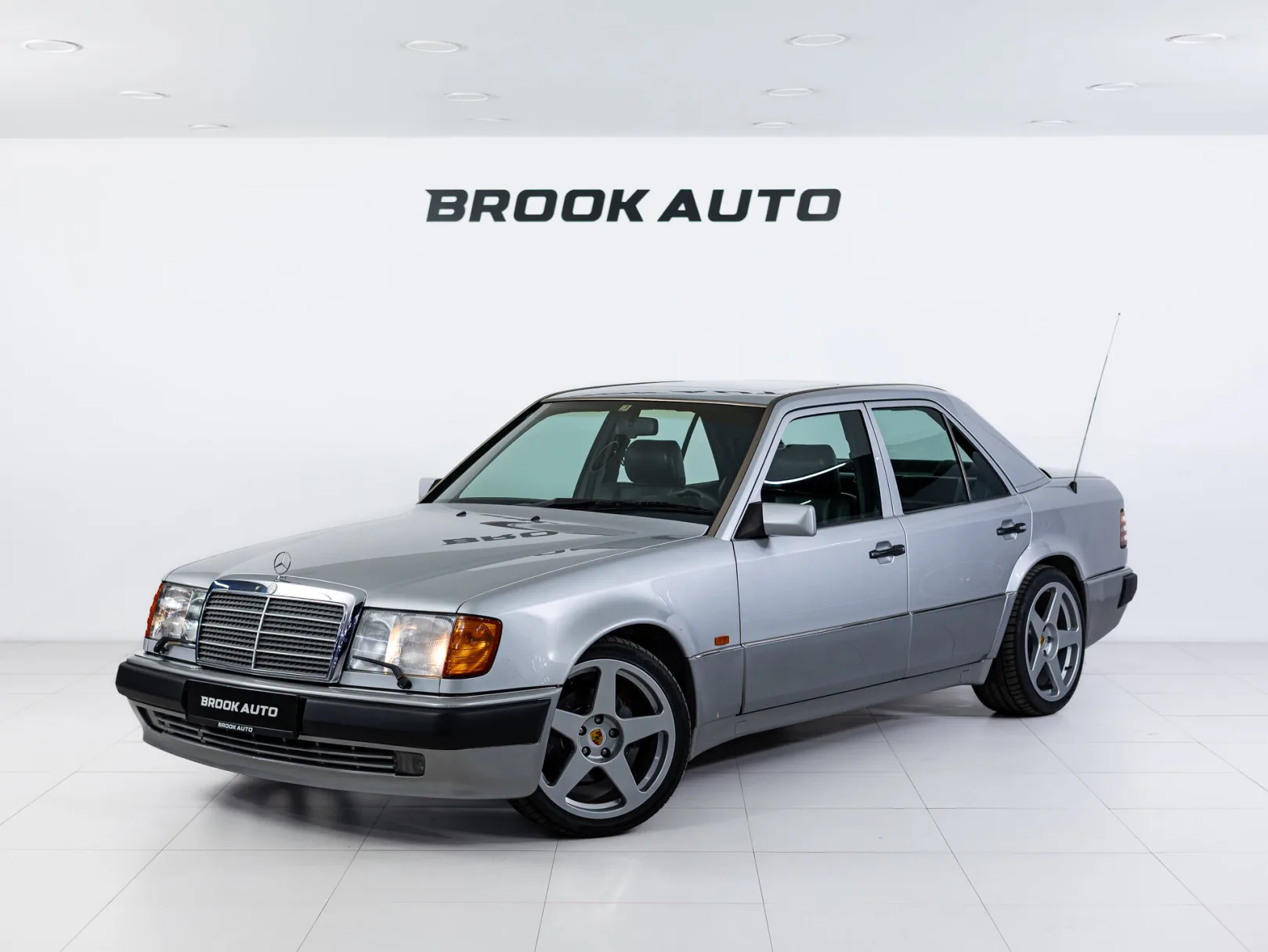 Mercedes-Benz W124 I, 1992 — экстерьер, фото 1