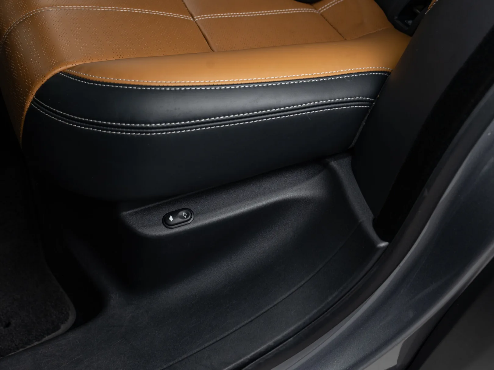 Land Rover Range Rover Velar R-Dynamic Base I, 2019 — экстерьер, фото 27