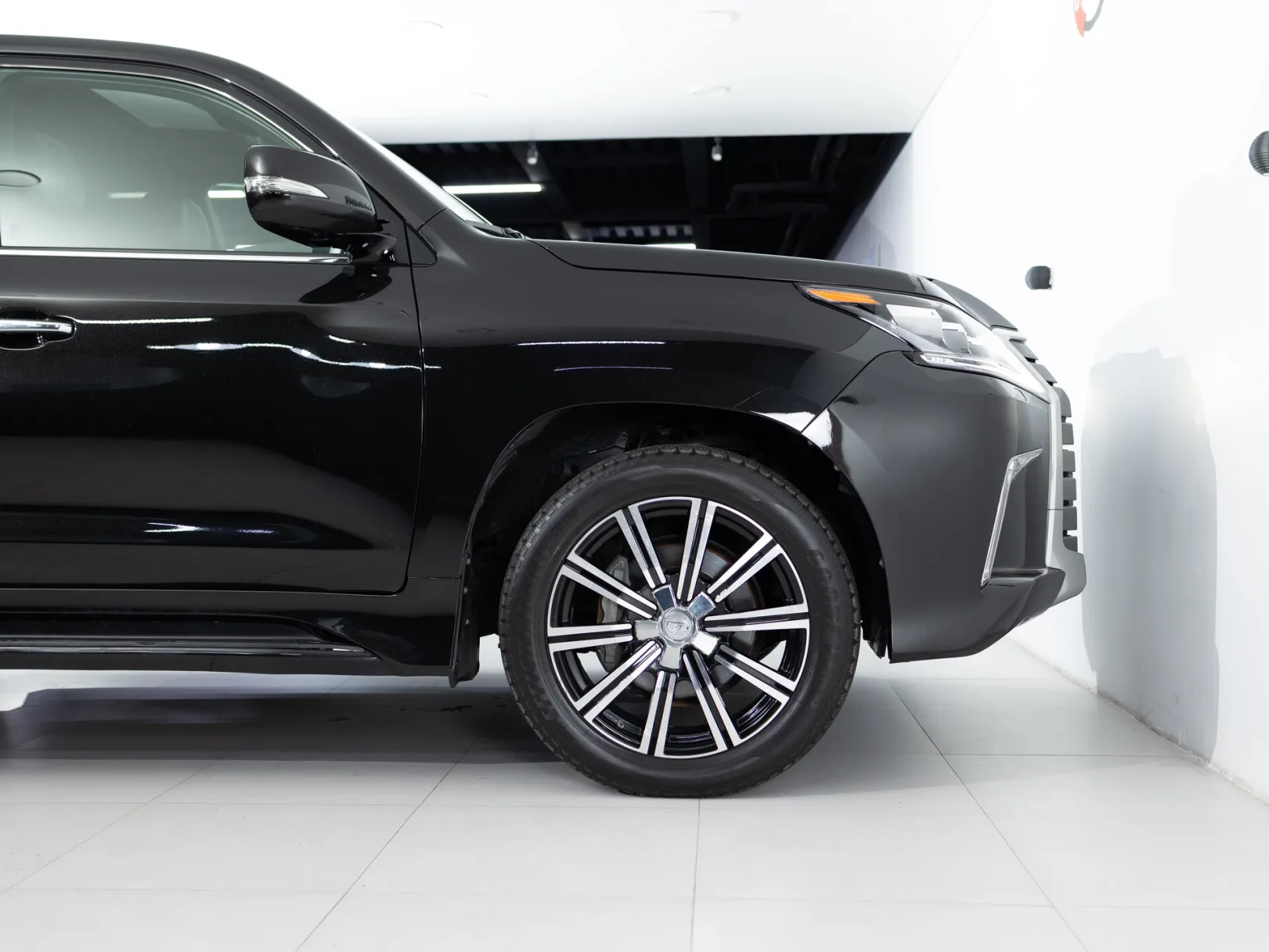 Lexus LX Luxury 21+ III Рестайлинг 2, 2020 — экстерьер, фото 26