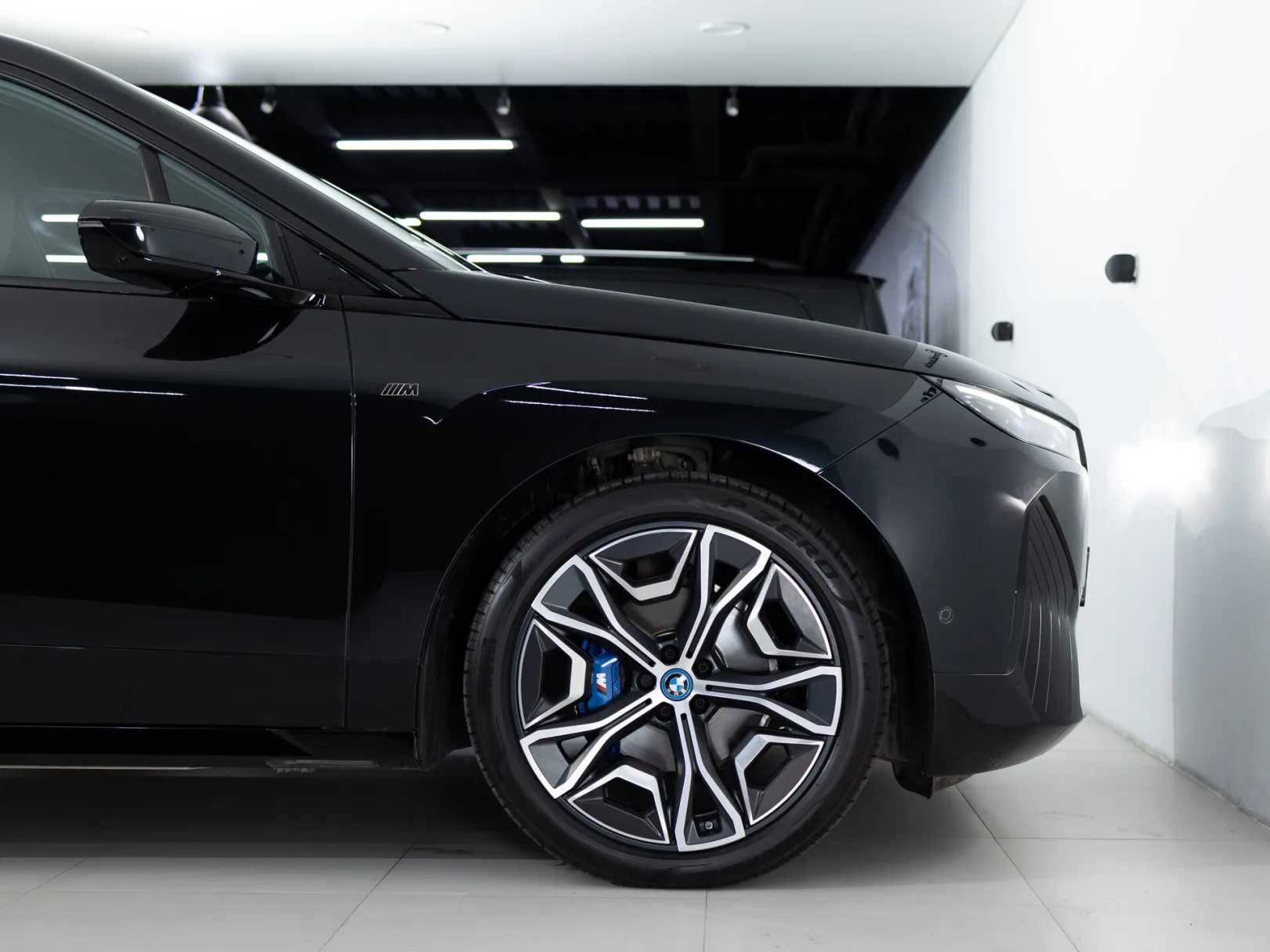 BMW iX I (I20), 2023 — экстерьер, фото 31
