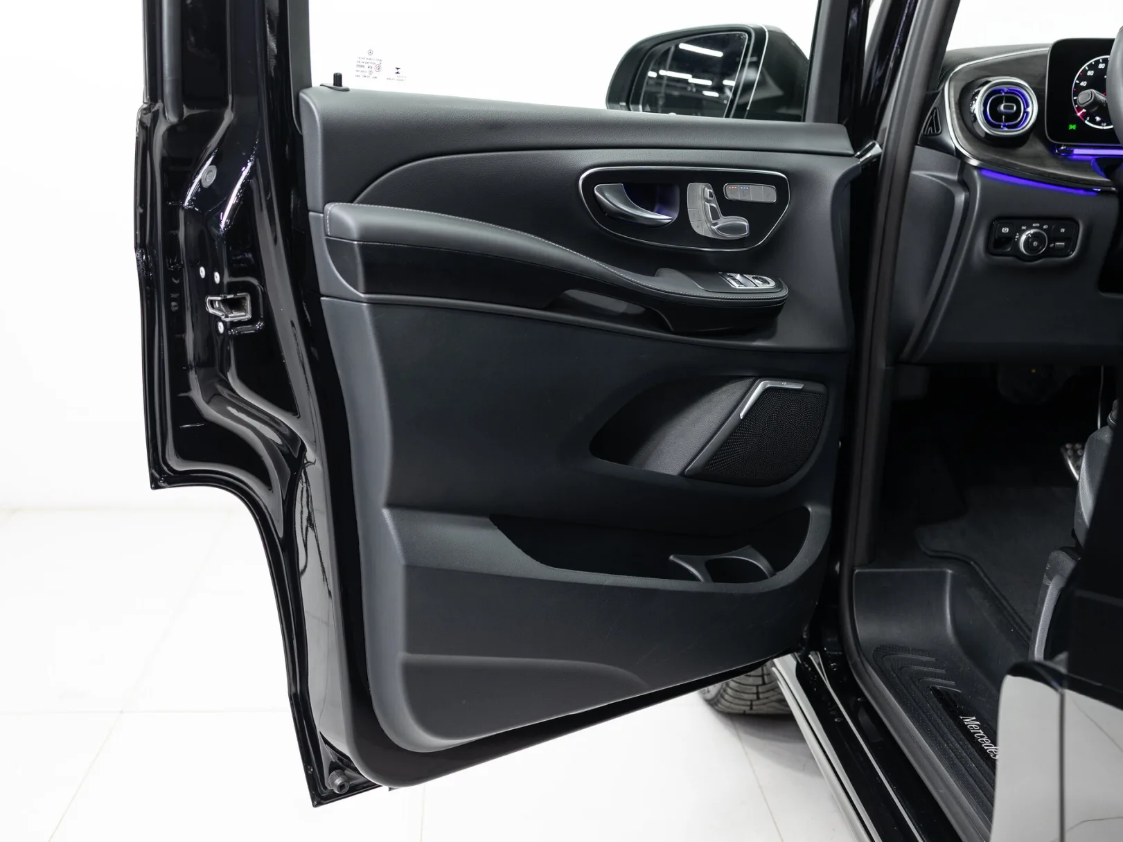 Mercedes-Benz V-Класс Exclusive III (W447) Рестайлинг 2, 2025 — экстерьер, фото 18