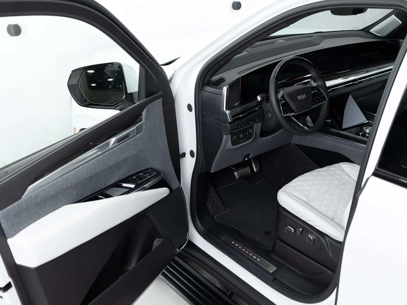 Cadillac Escalade-V V-series I Рестайлинг, 2025 — экстерьер, фото 7