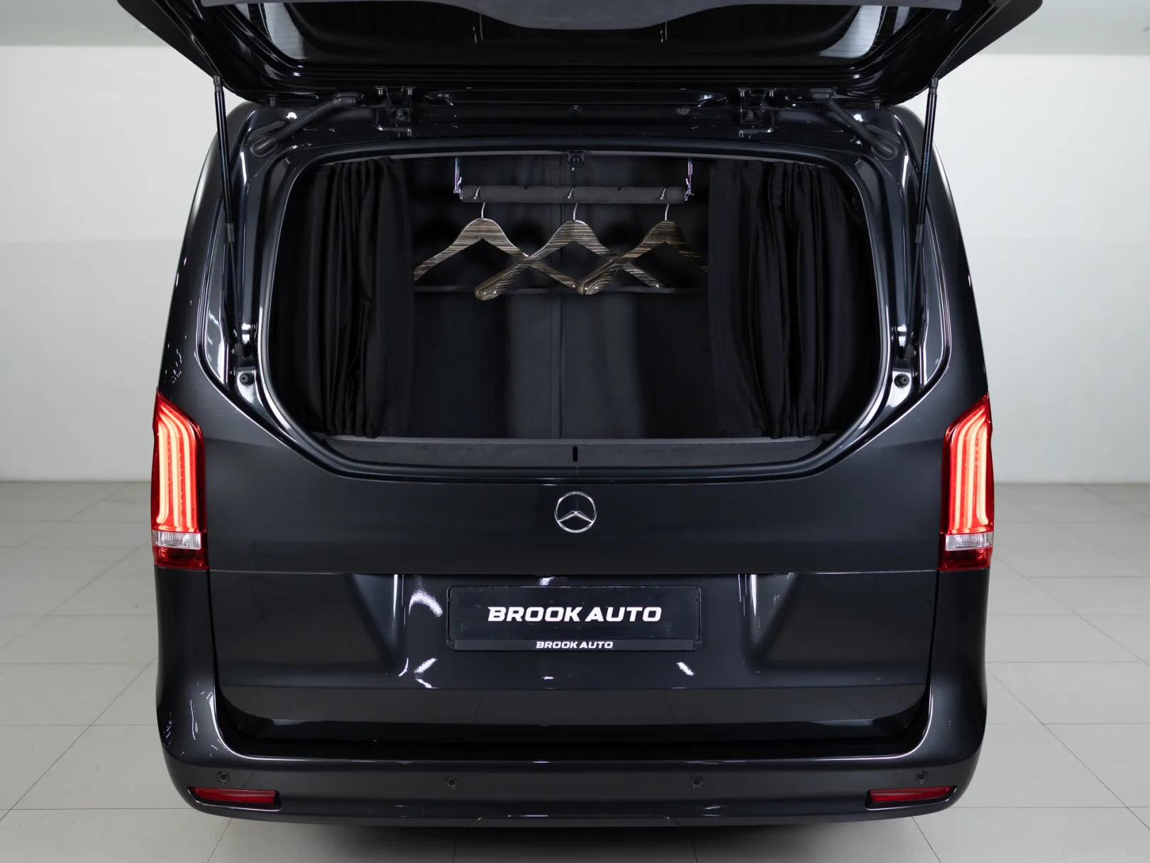 Mercedes-Benz V-Класс VIP III (W447) Рестайлинг, 2021 — экстерьер, фото 34