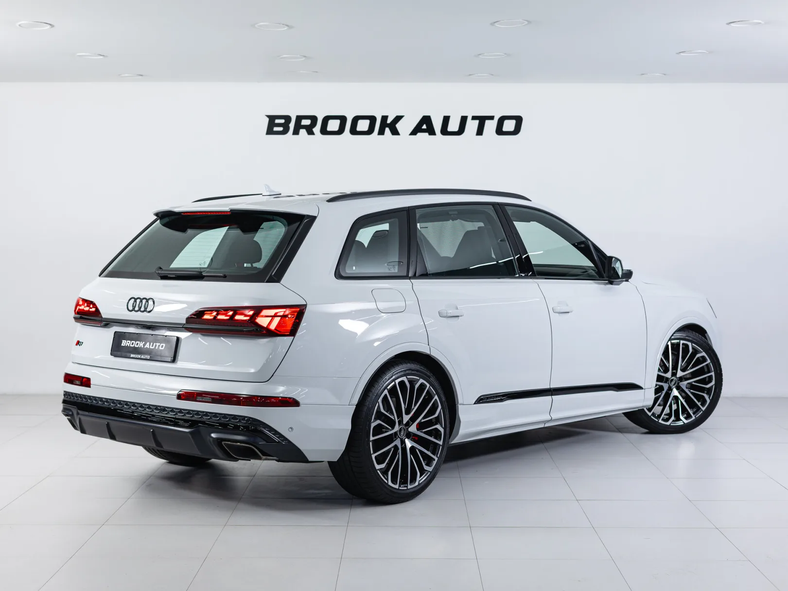 Audi Q7 55 TFSI quattro tiptronic II (4M) Рестайлинг 2, 2024 — экстерьер, фото 4