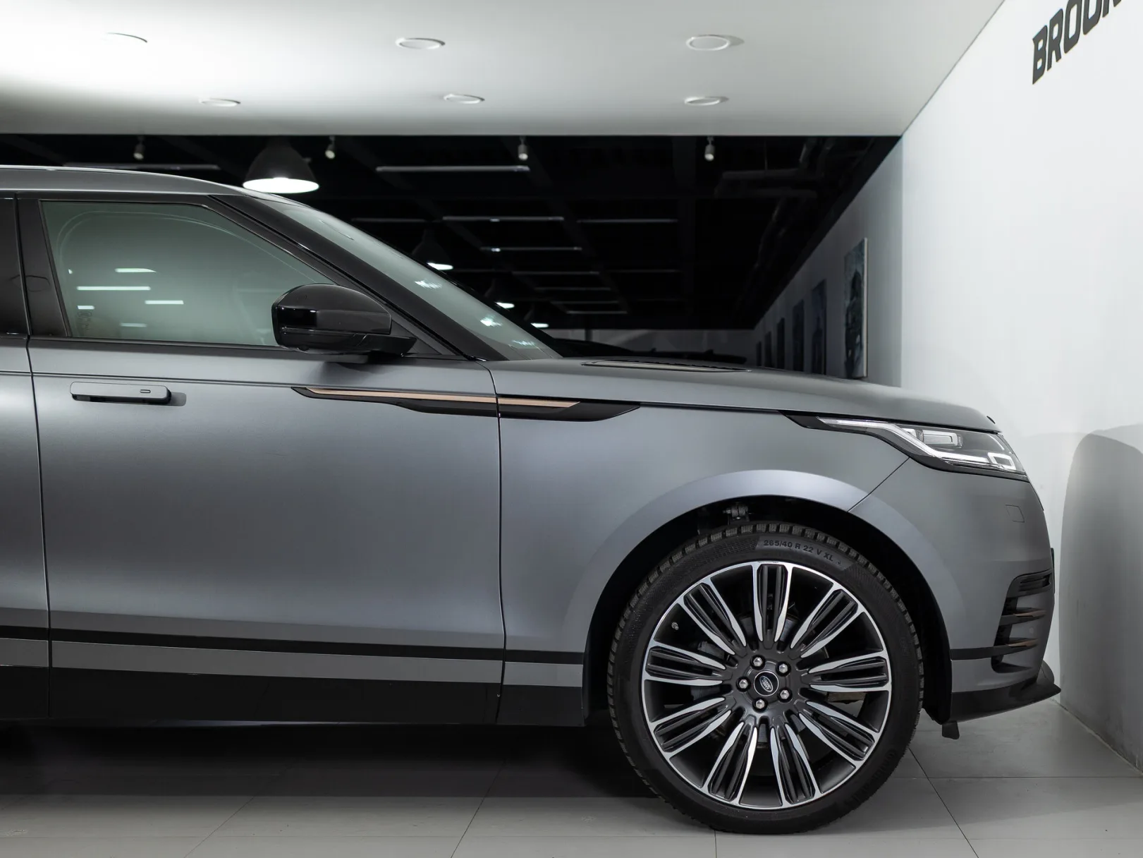 Land Rover Range Rover Velar R-Dynamic Base I, 2019 — экстерьер, фото 33
