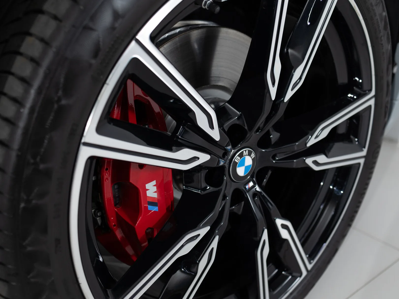 BMW X5 M60i Sport Pro IV (G05/G18) Рестайлинг, 2023 — экстерьер, фото 36