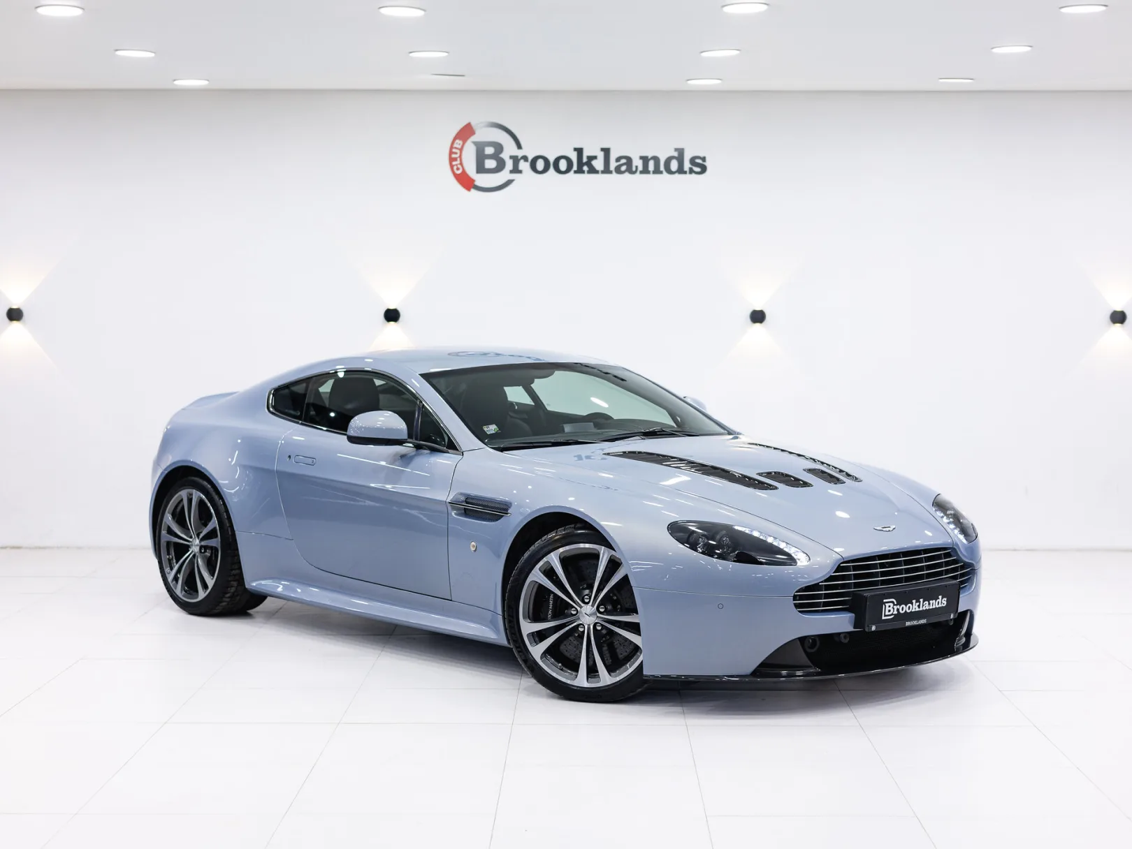 Aston Martin V12 Vantage Carbon Black I, 2010 — экстерьер, фото 3