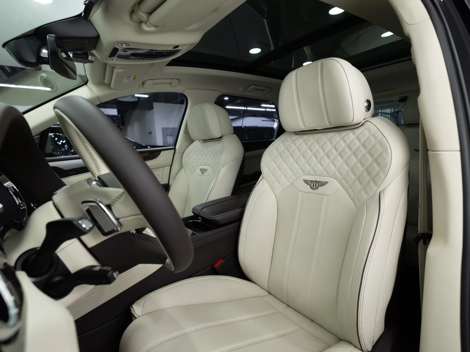 Bentley Bentayga Individual I Рестайлинг, 2022 — экстерьер, фото 10