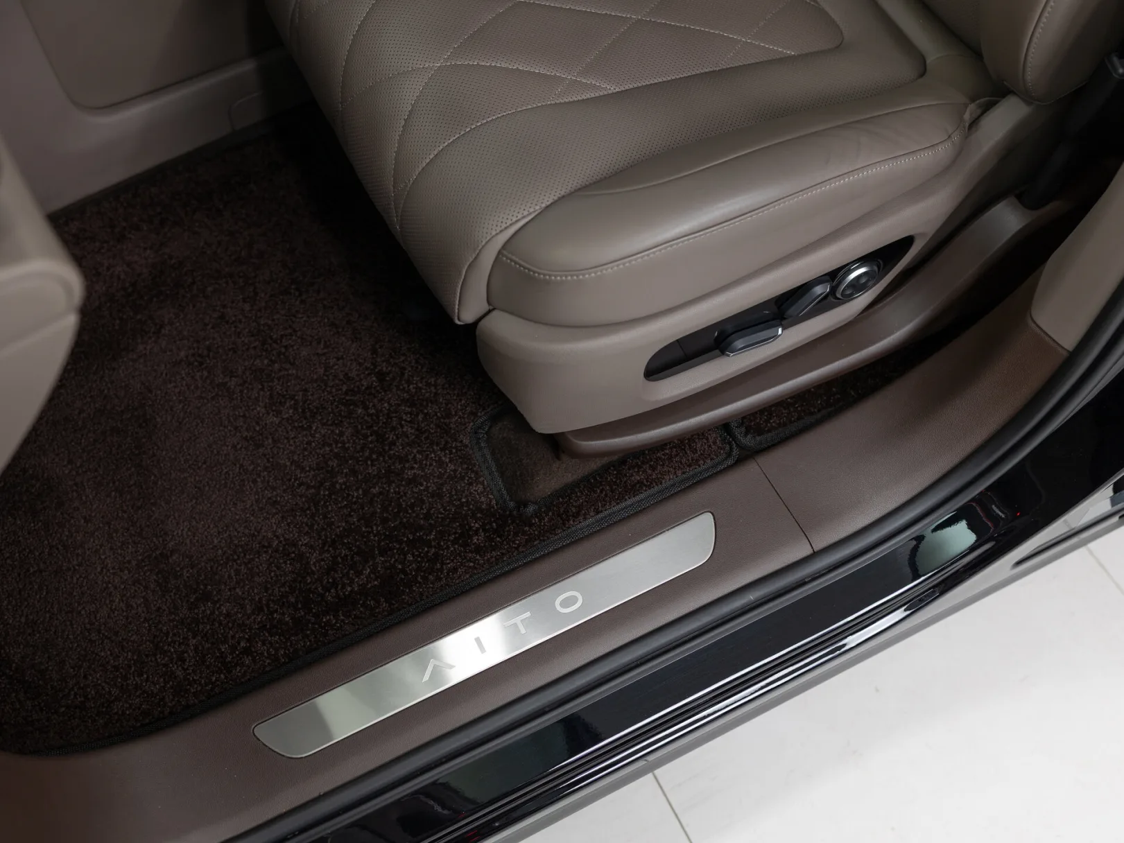 Aito M9 Max Extended Range 6-seater I, 2025 — экстерьер, фото 9
