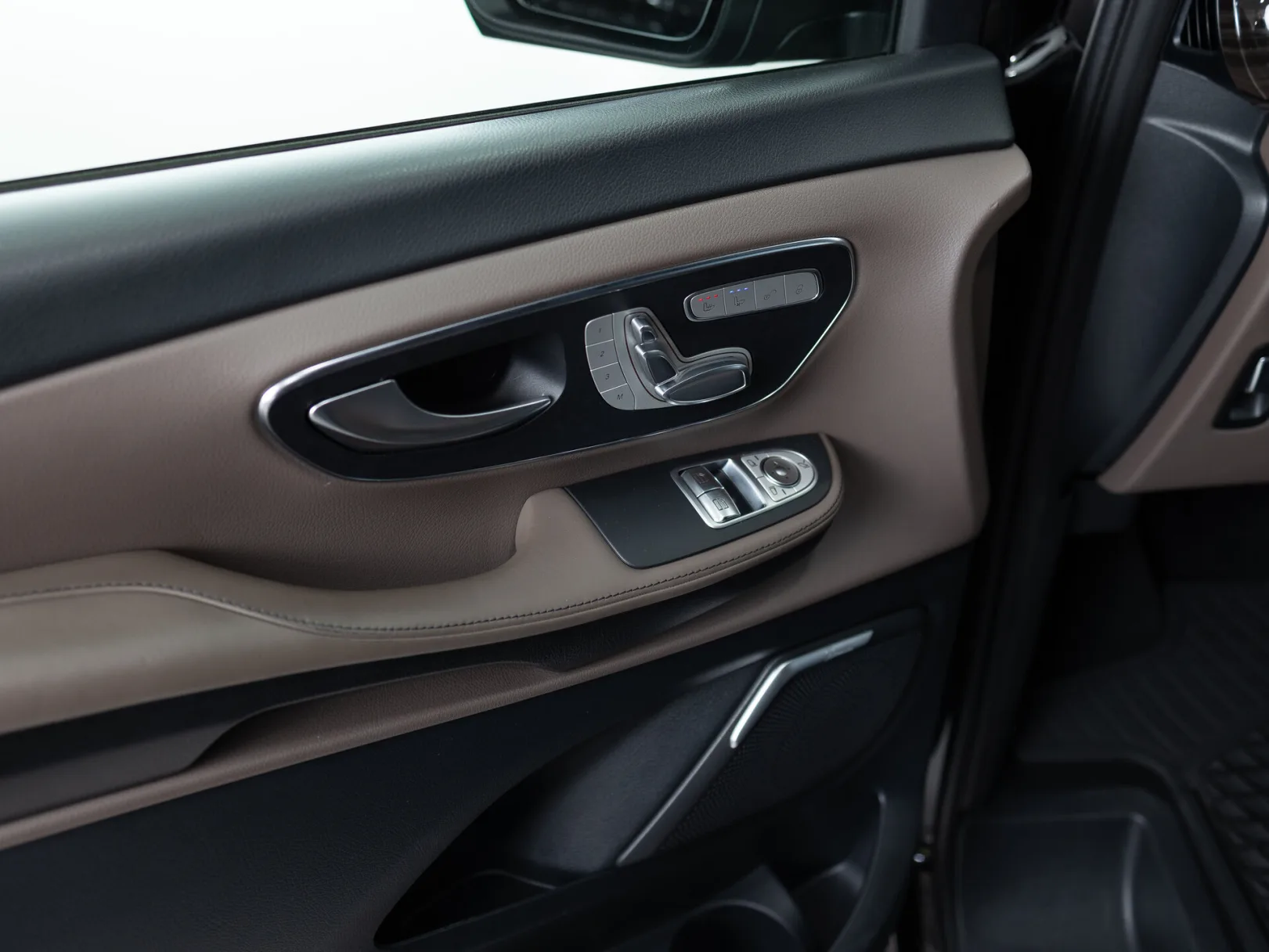 Mercedes-Benz V-Класс VIP III (W447) Рестайлинг, 2020 — экстерьер, фото 20