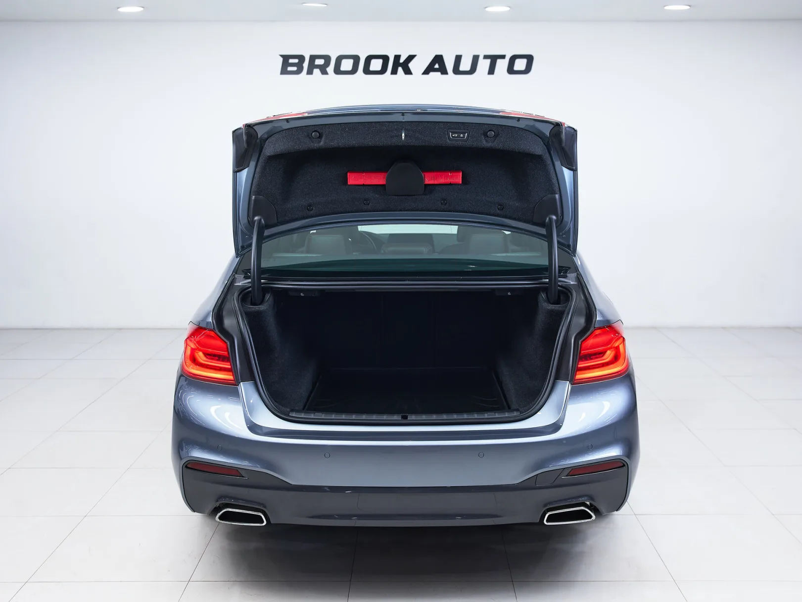BMW 5 серии 530d xDrive M Sport VII (G30/G31/G38), 2020 — экстерьер, фото 32