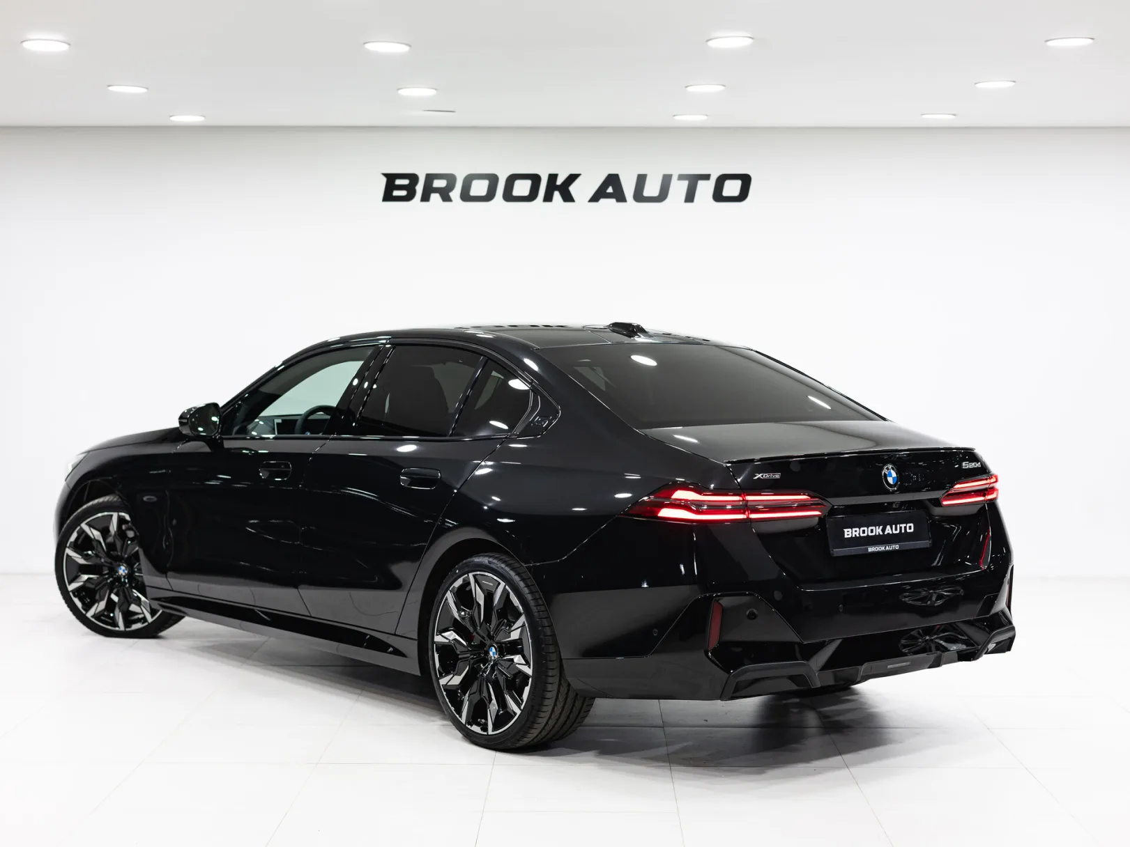 BMW 5 серии 520d xDrive VIII (G60/G61/G68), 2025 — экстерьер, фото 4
