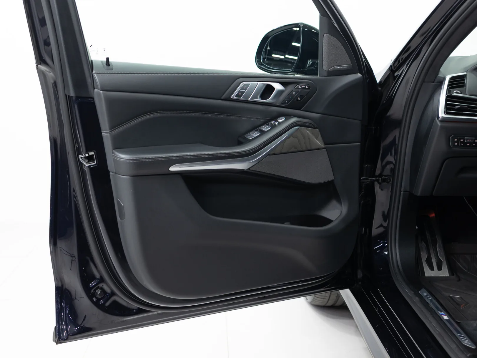 BMW X7 xDrive40i M Sport Pro I (G07), 2019 — экстерьер, фото 8