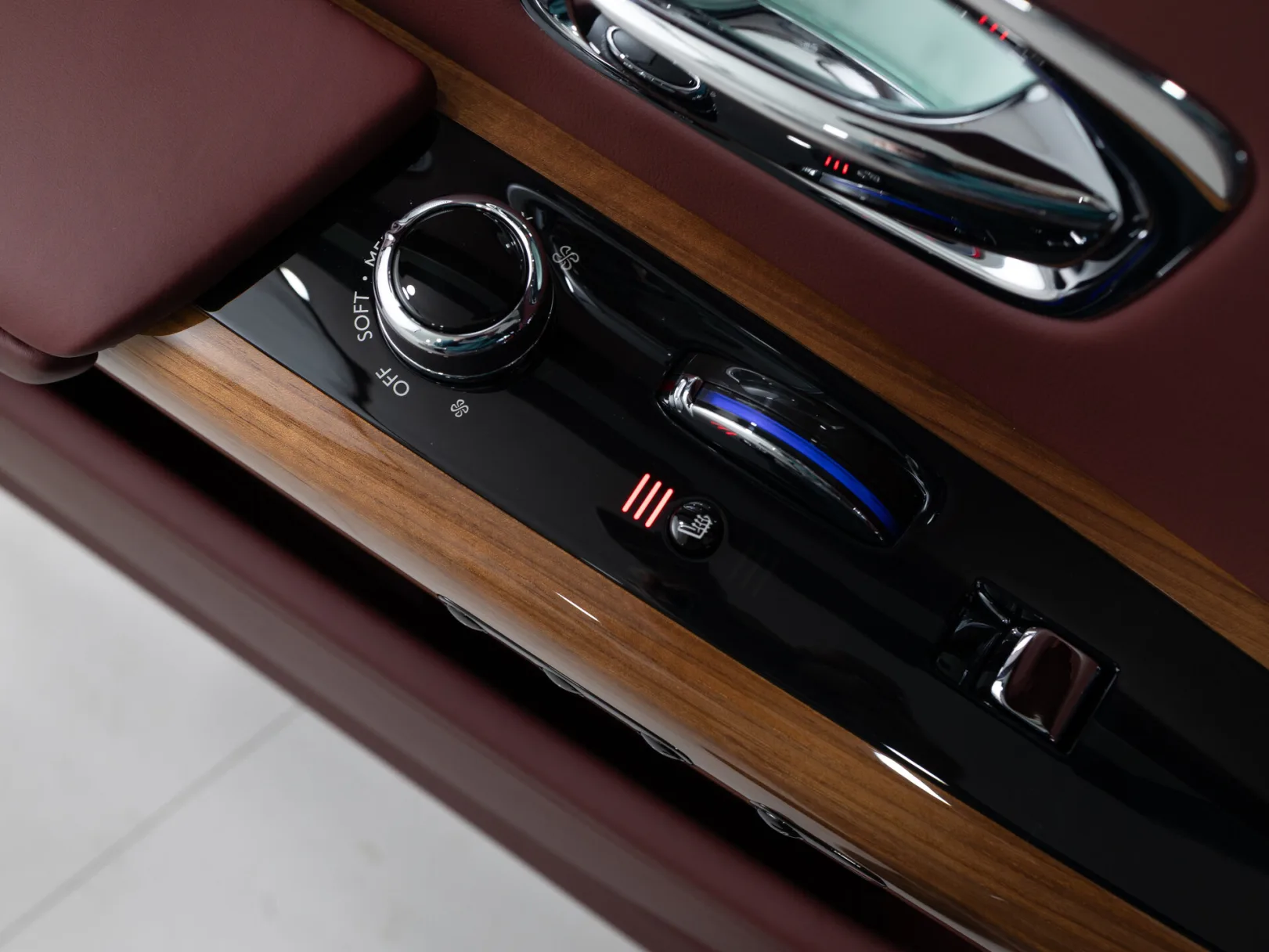 Rolls-Royce Phantom Individual VIII Рестайлинг (Series II), 2024 — экстерьер, фото 22