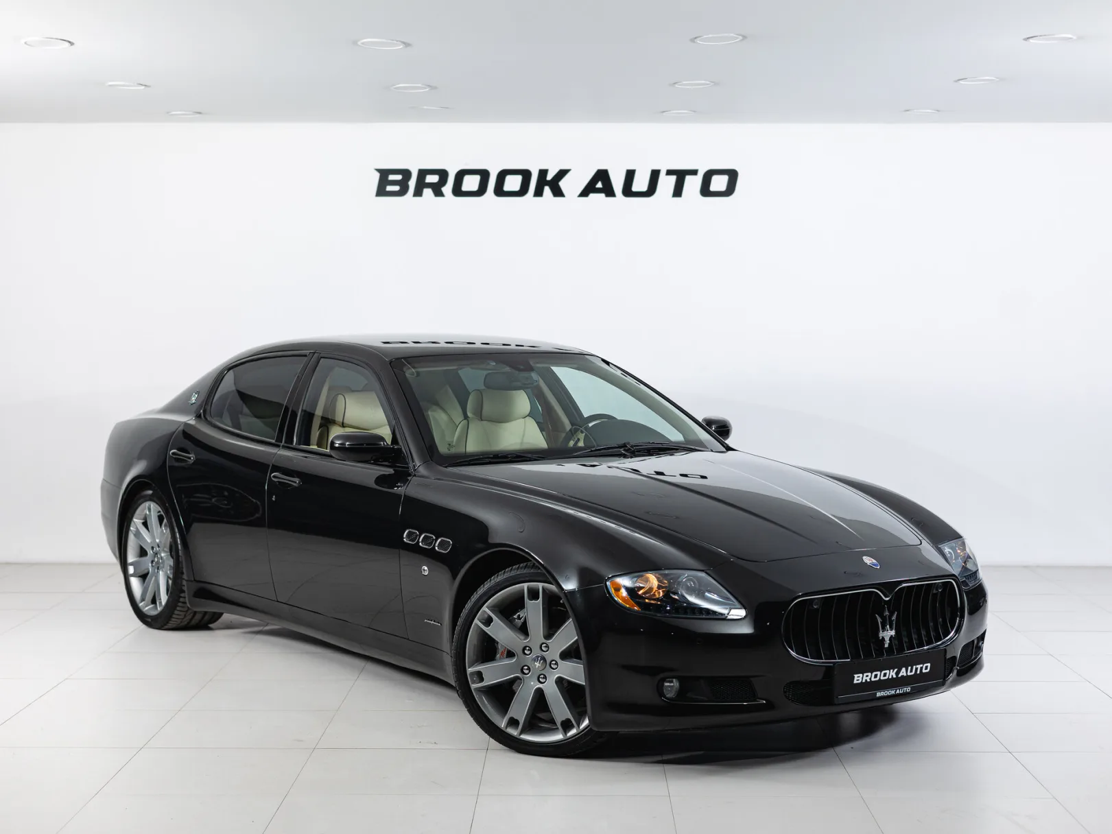 Maserati Quattroporte V Рестайлинг, 2011 — экстерьер, фото 3