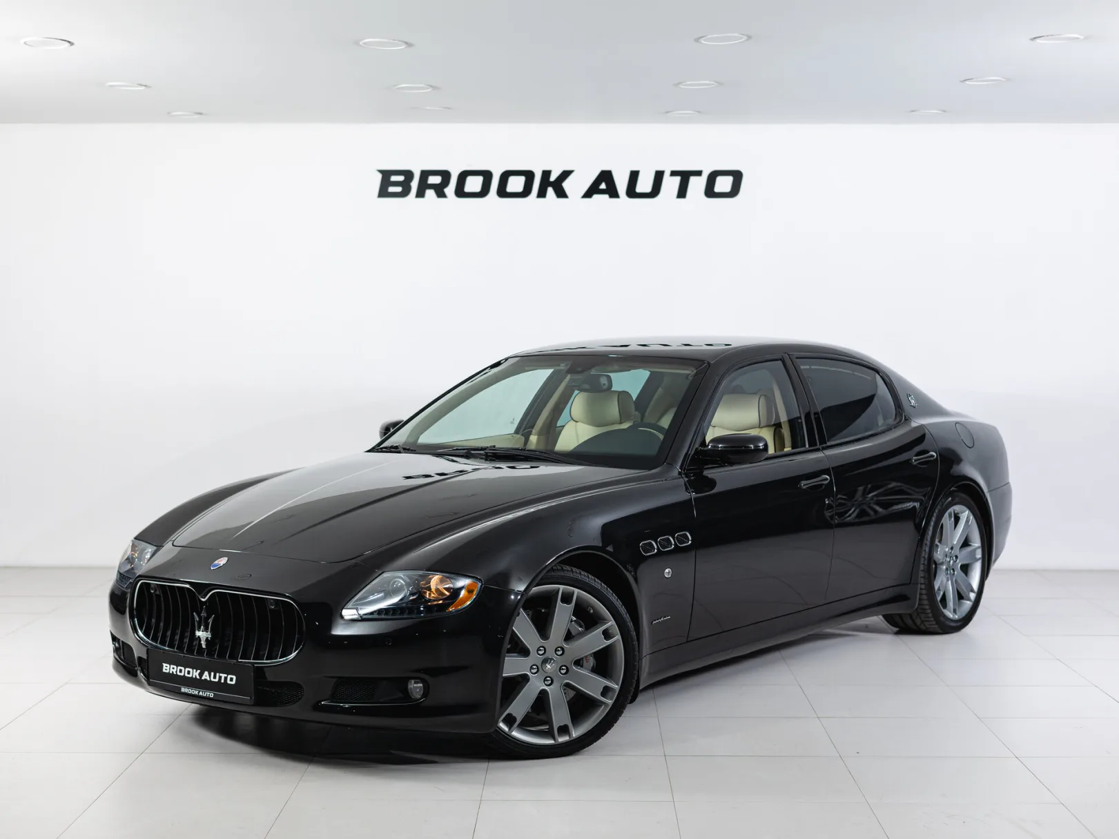 Maserati Quattroporte V Рестайлинг, 2011 — экстерьер, фото 1