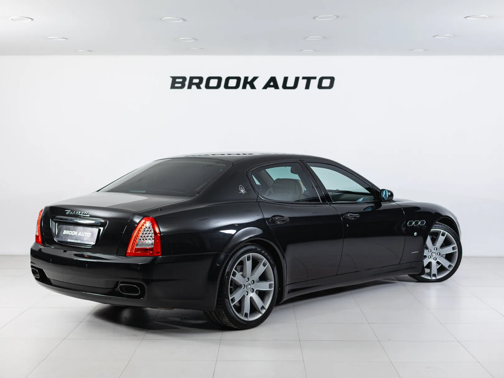 Maserati Quattroporte V Рестайлинг, 2011 — экстерьер, фото 6