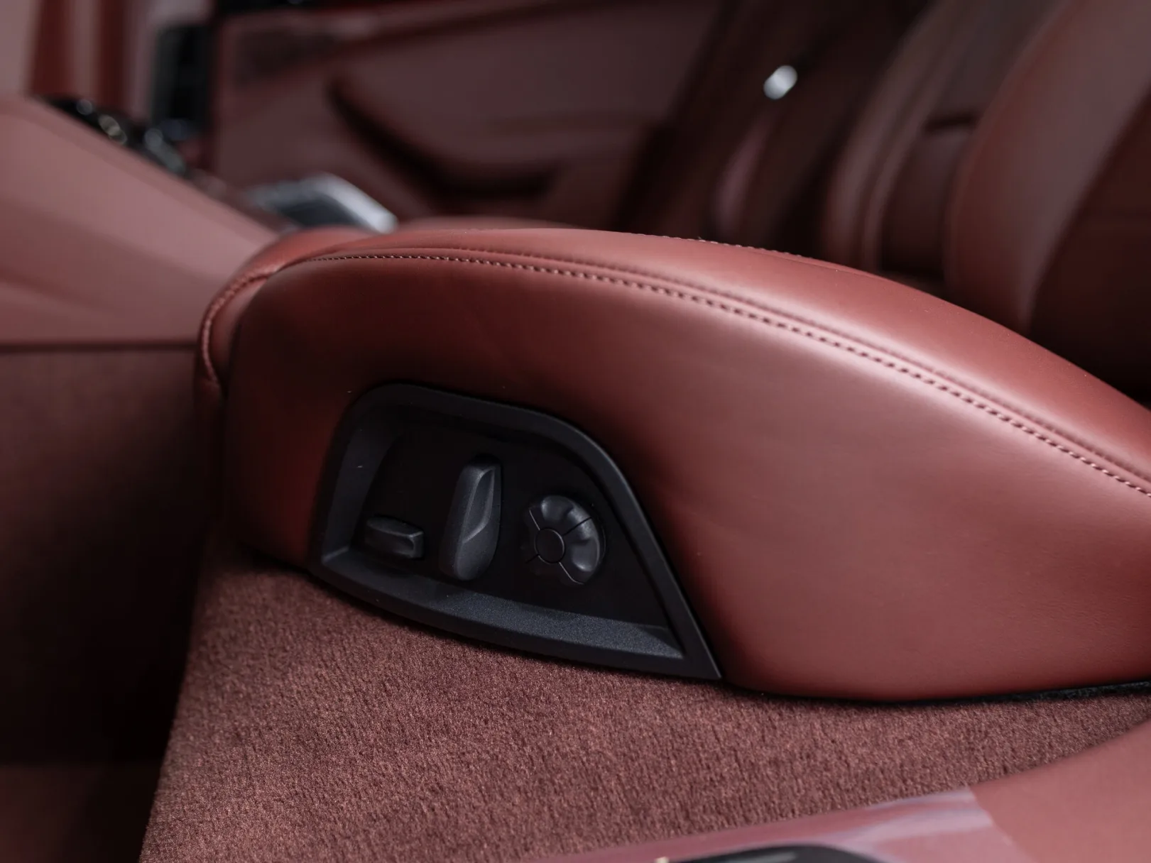 Porsche Panamera Turbo E-Hybrid III, 2025 — экстерьер, фото 35