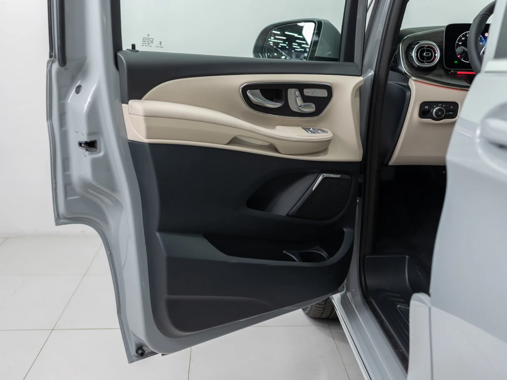 Mercedes-Benz V-Класс Exclusive III (W447) Рестайлинг 2, 2025 — экстерьер, фото 9