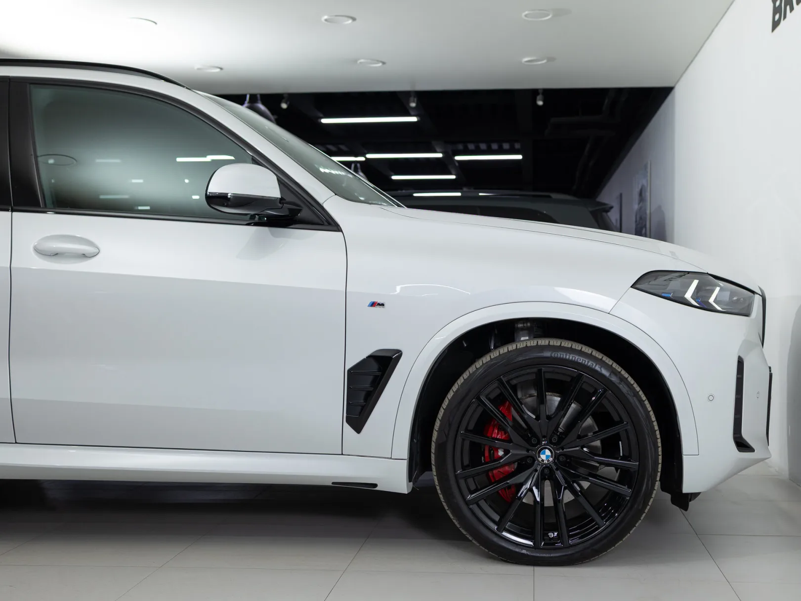 BMW X5 xDrive40d M Sport Pro IV (G05/G18) Рестайлинг, 2025 — экстерьер, фото 32