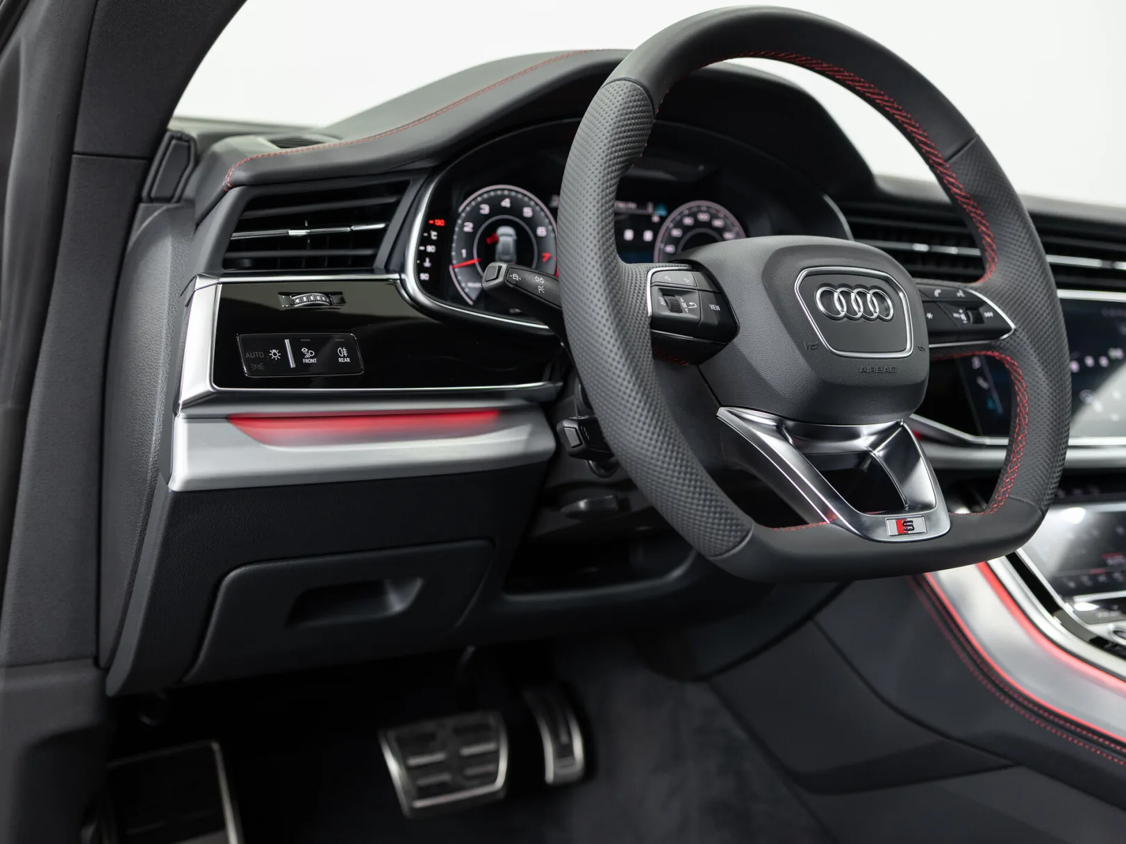 Audi Q8 55 TFSI I (4M) Рестайлинг, 2025 — экстерьер, фото 13