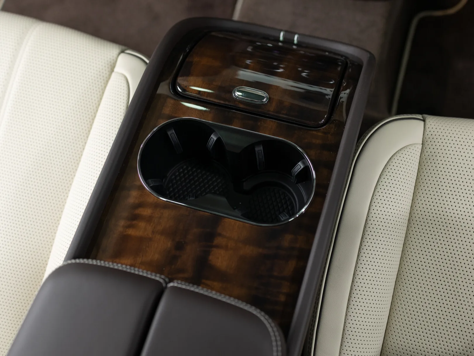 Bentley Bentayga Individual I Рестайлинг, 2022 — экстерьер, фото 39
